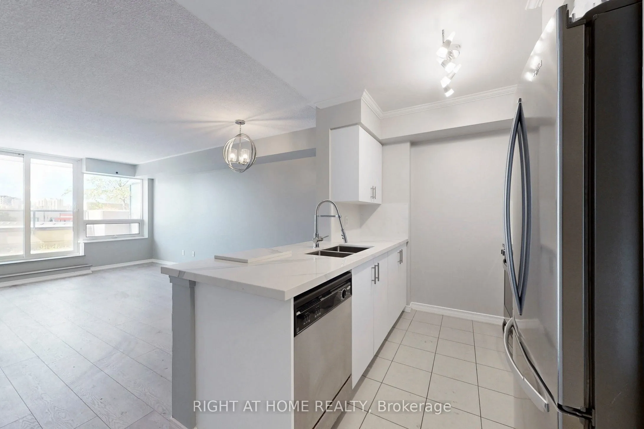 61 Heintzman Street, #413