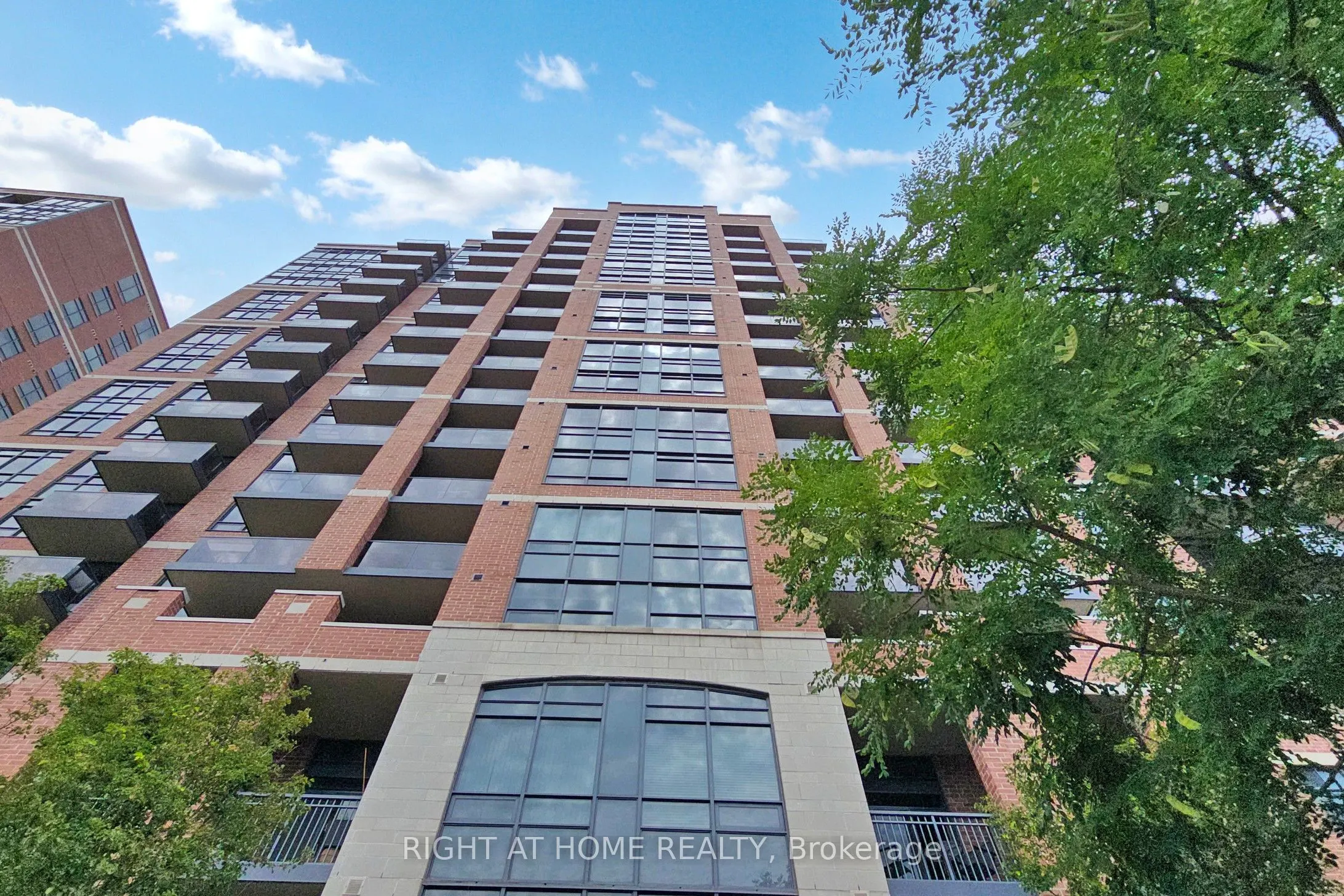 61 Heintzman Street, #413