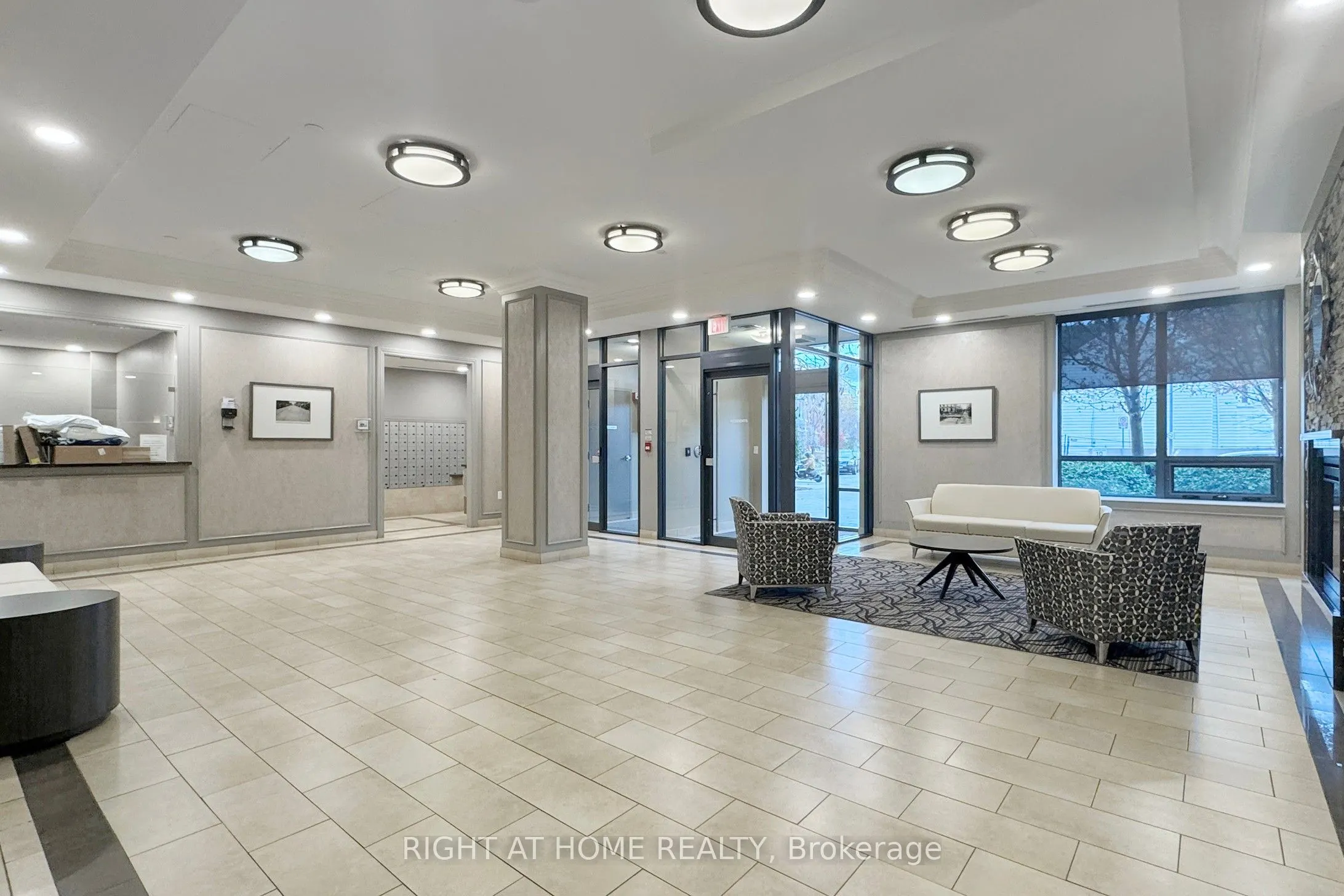 61 Heintzman Street, #413