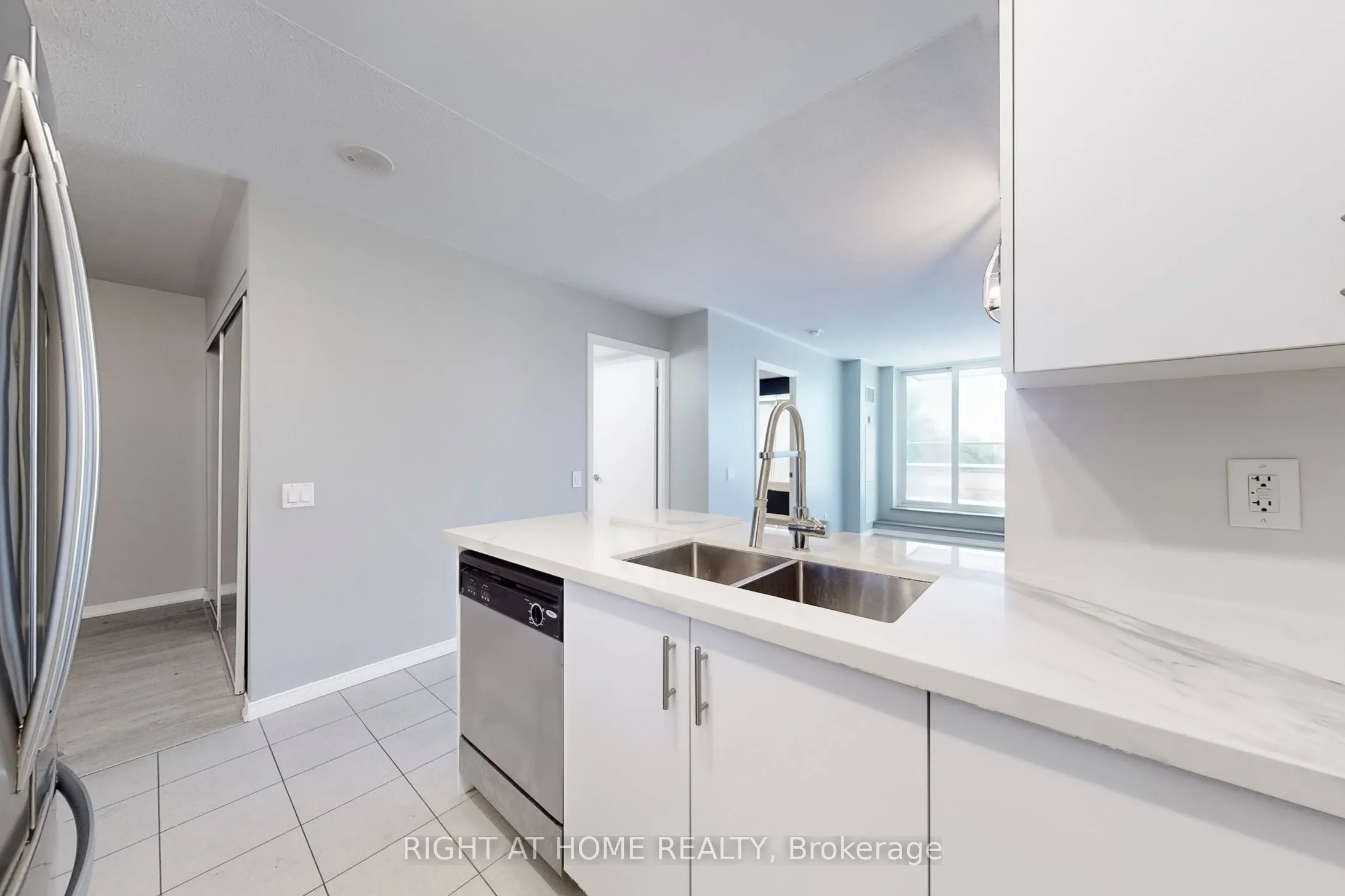 61 Heintzman Street, #413