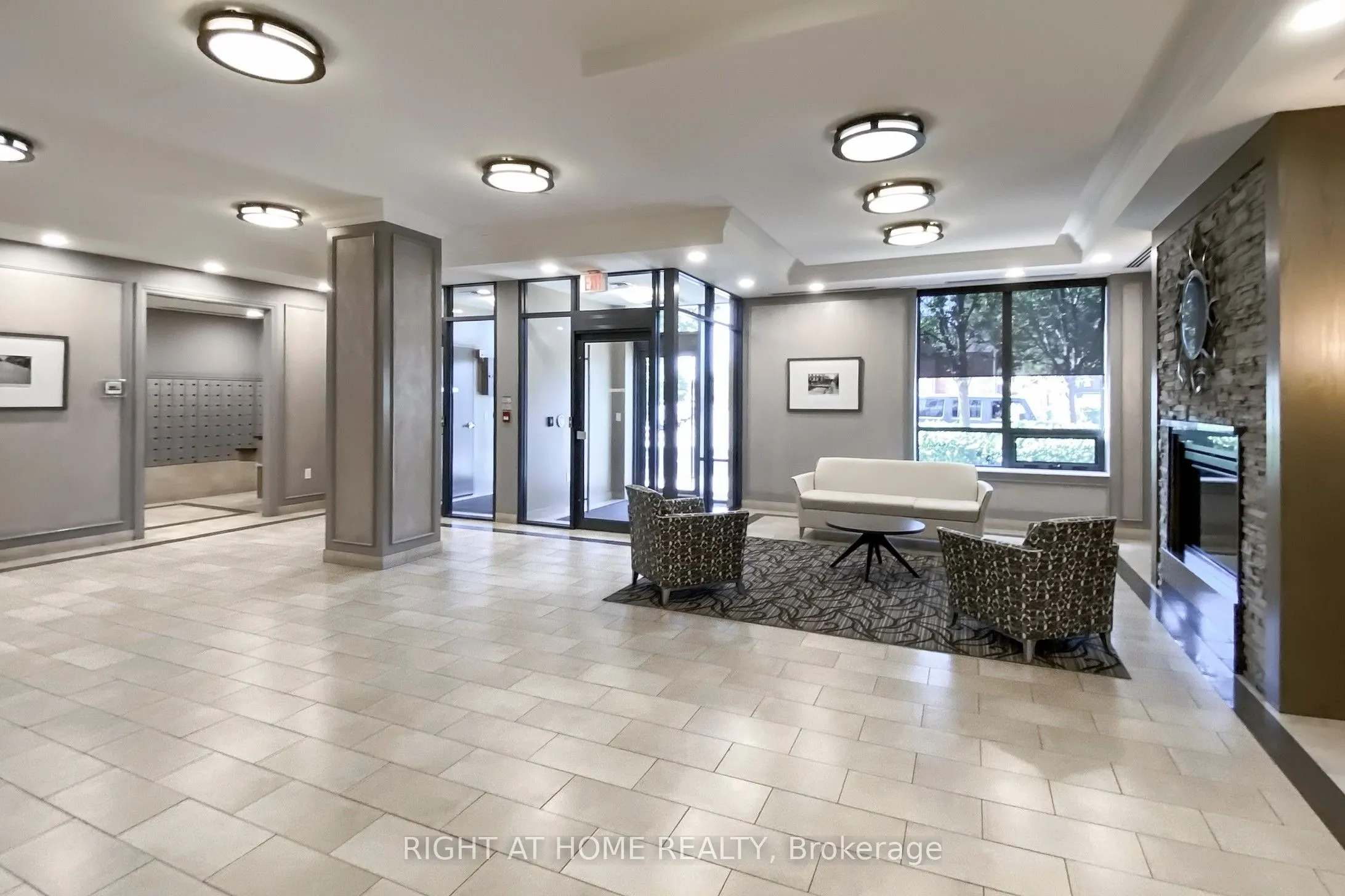 61 Heintzman Street, #413