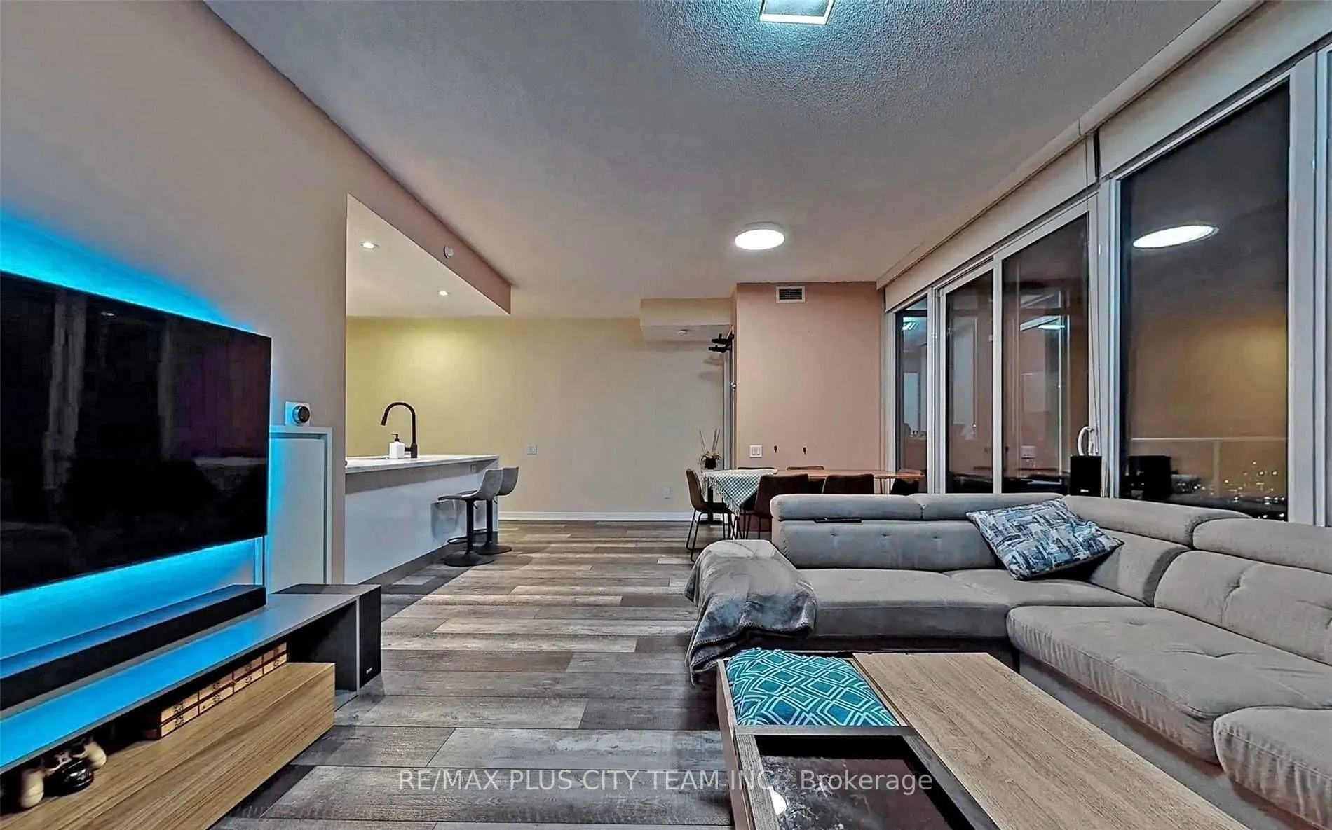 88 Park Lawn Road, #2316