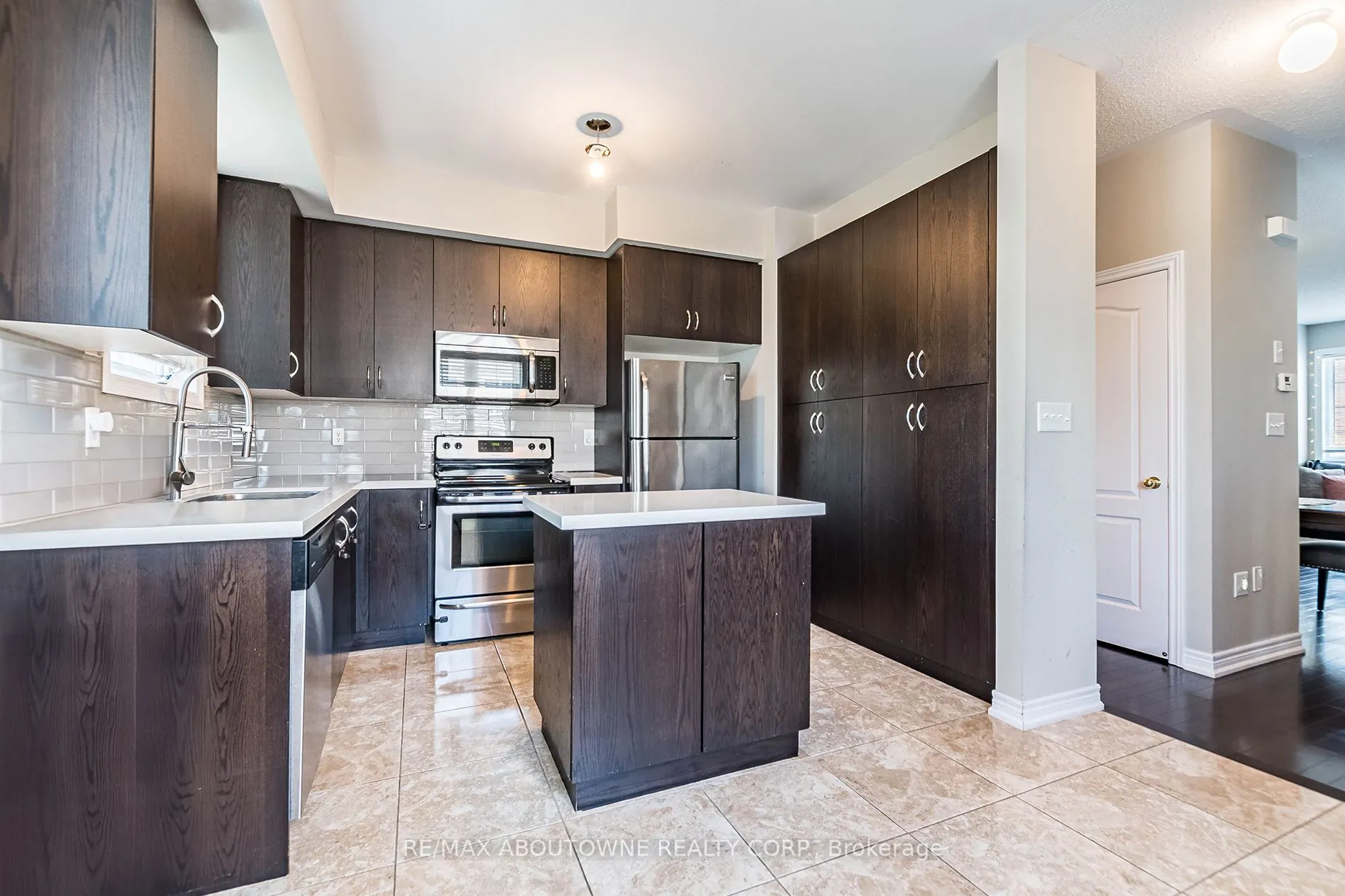 1382 Granrock Crescent