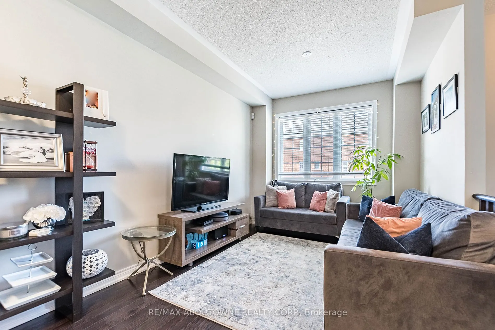 1382 Granrock Crescent