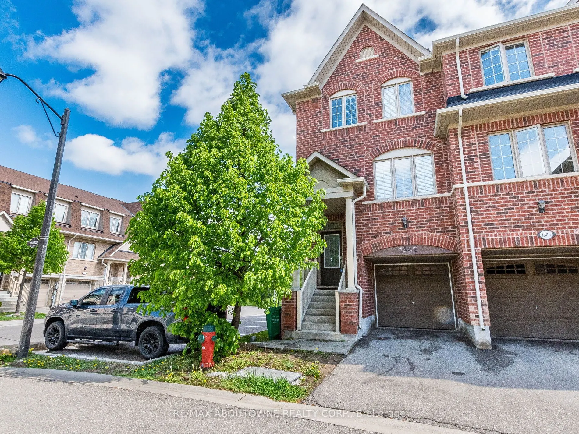 1382 Granrock Crescent