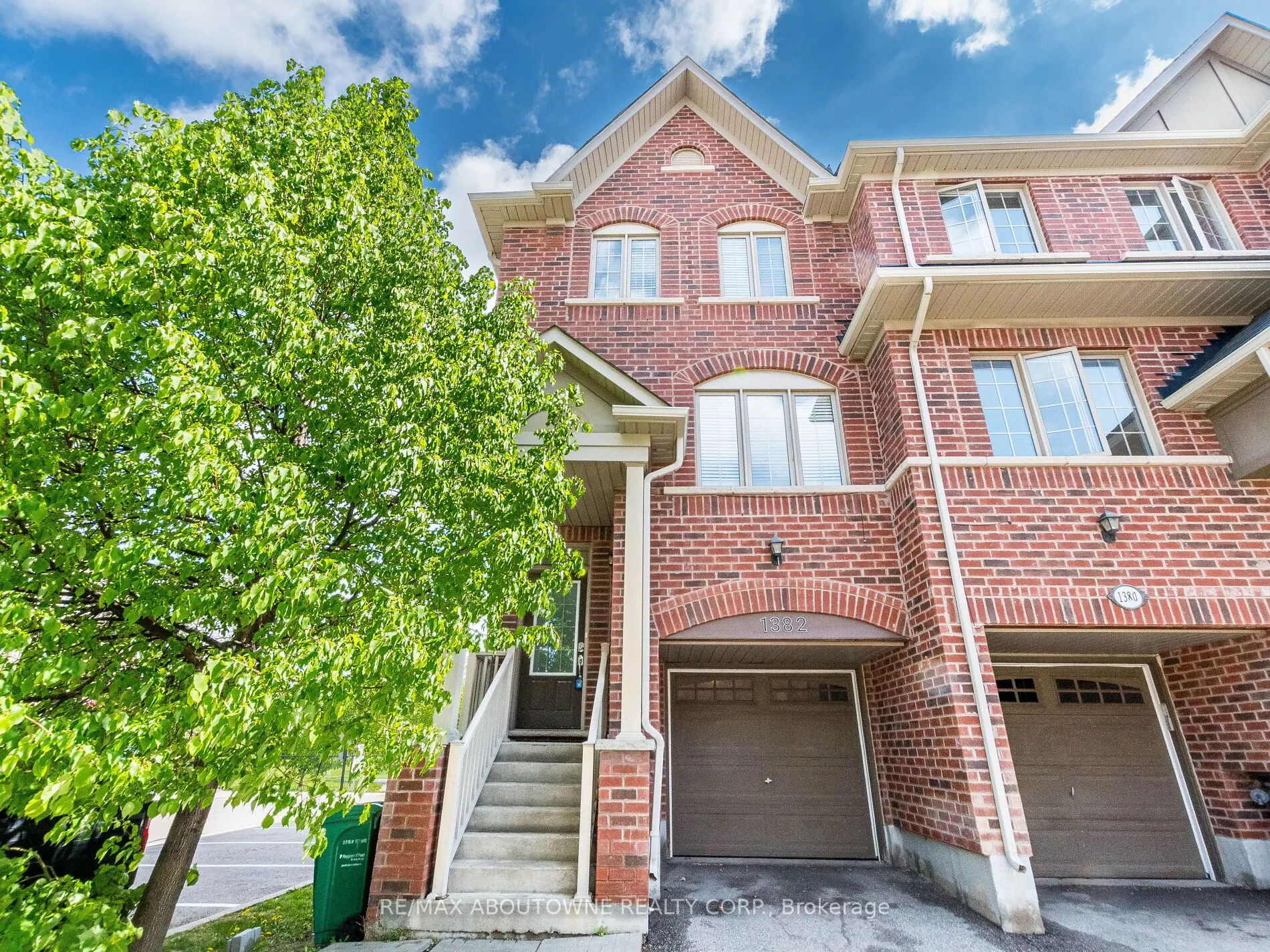 1382 Granrock Crescent