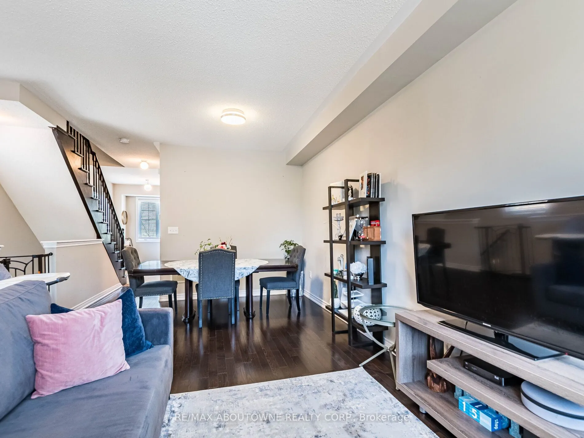 1382 Granrock Crescent