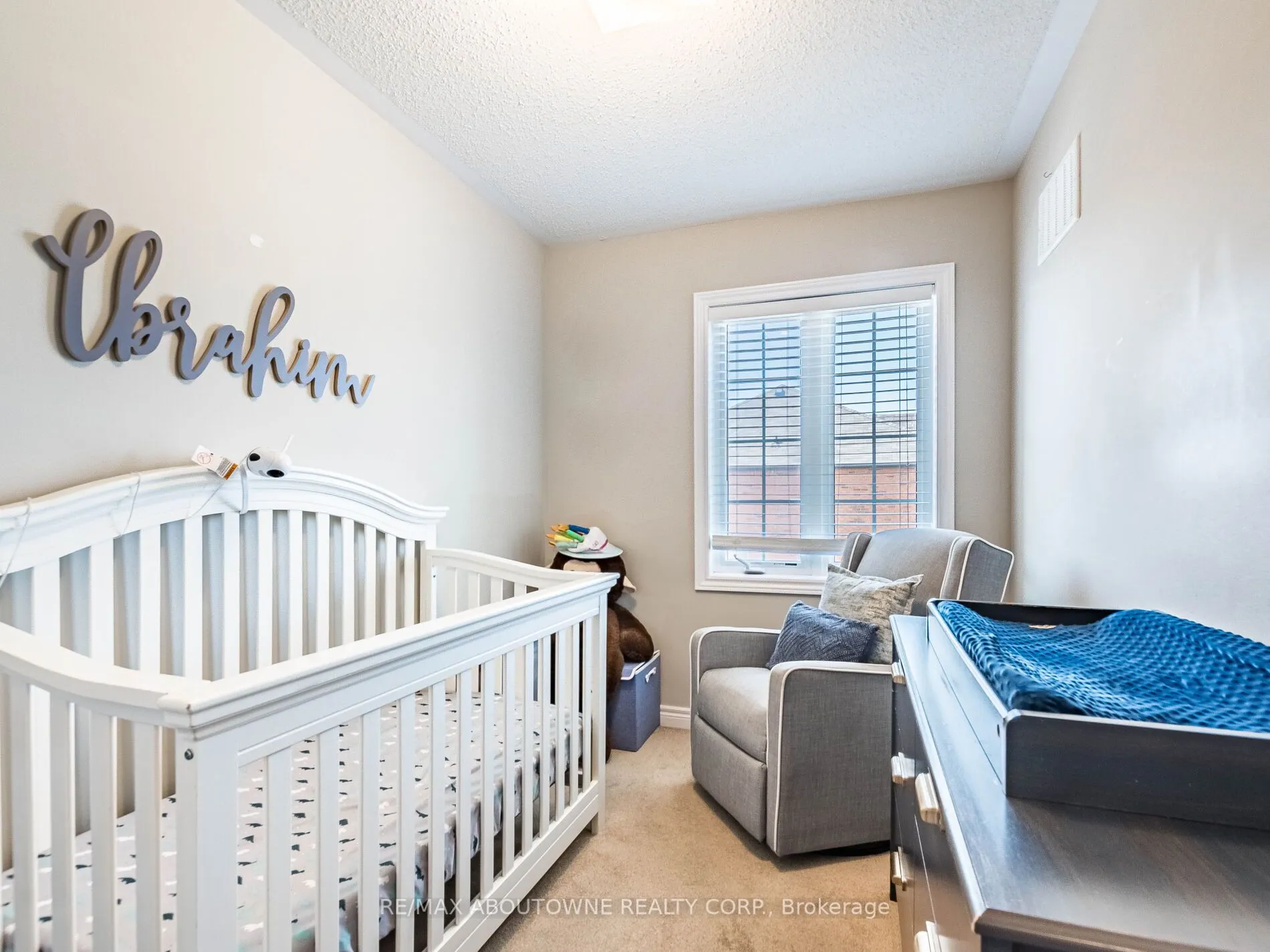 1382 Granrock Crescent