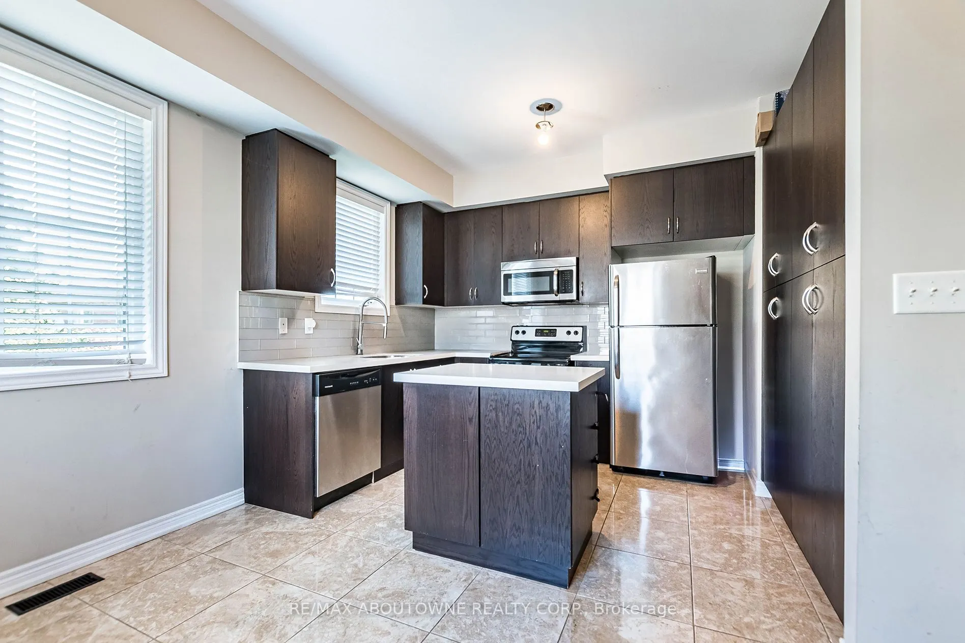 1382 Granrock Crescent