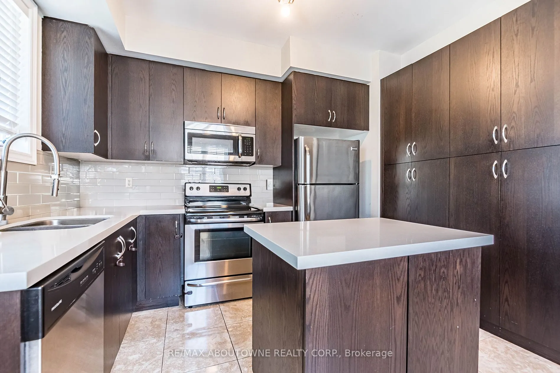 1382 Granrock Crescent