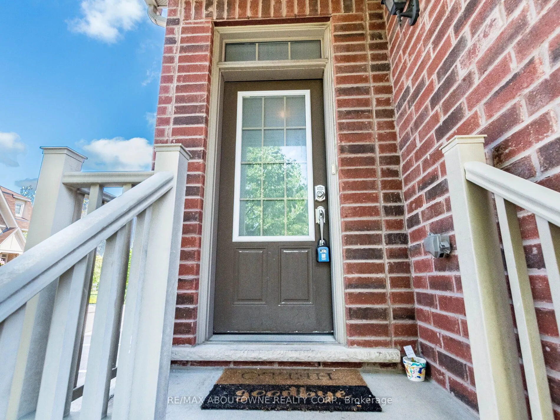 1382 Granrock Crescent