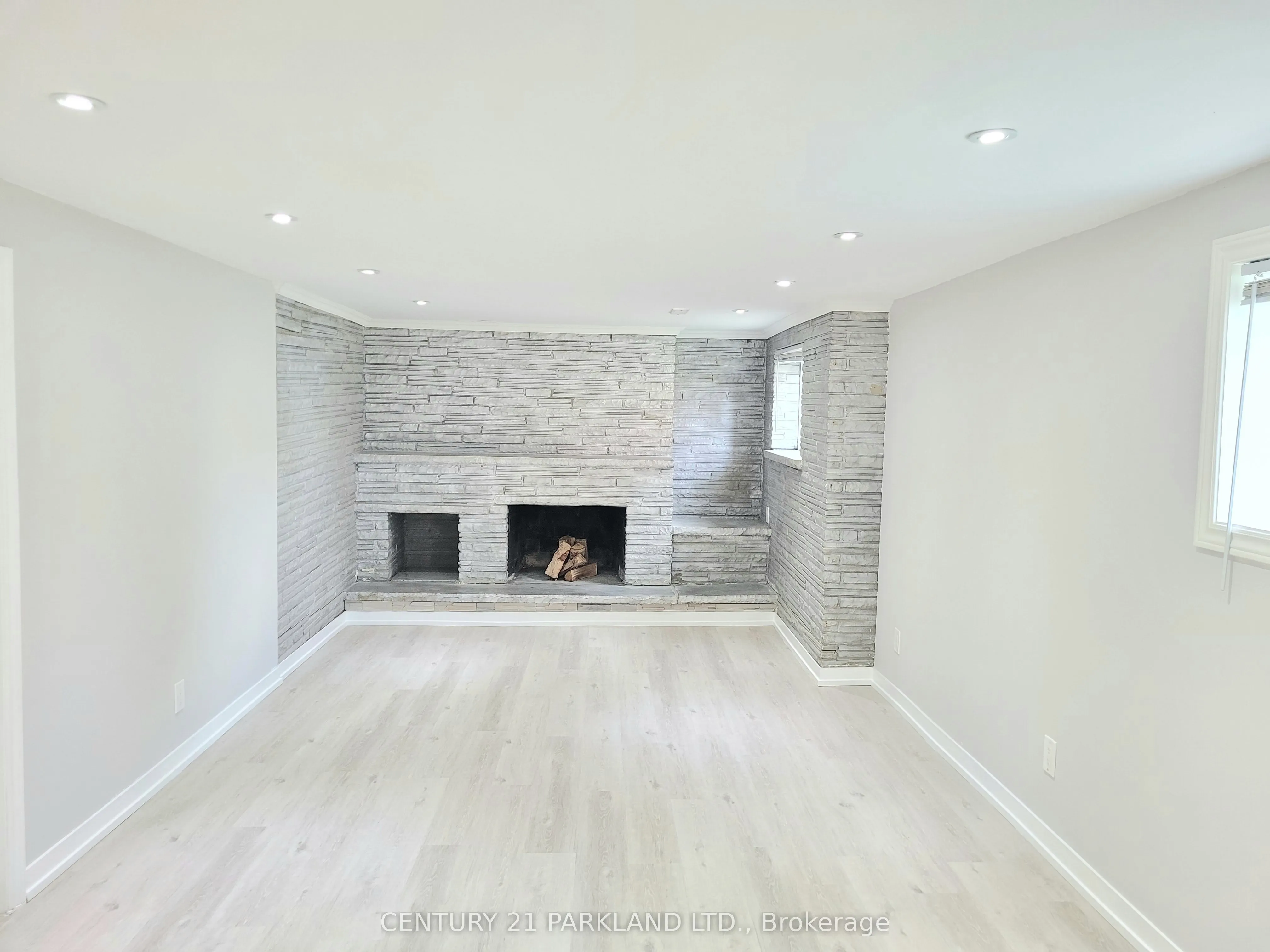 52 Franel Crescent