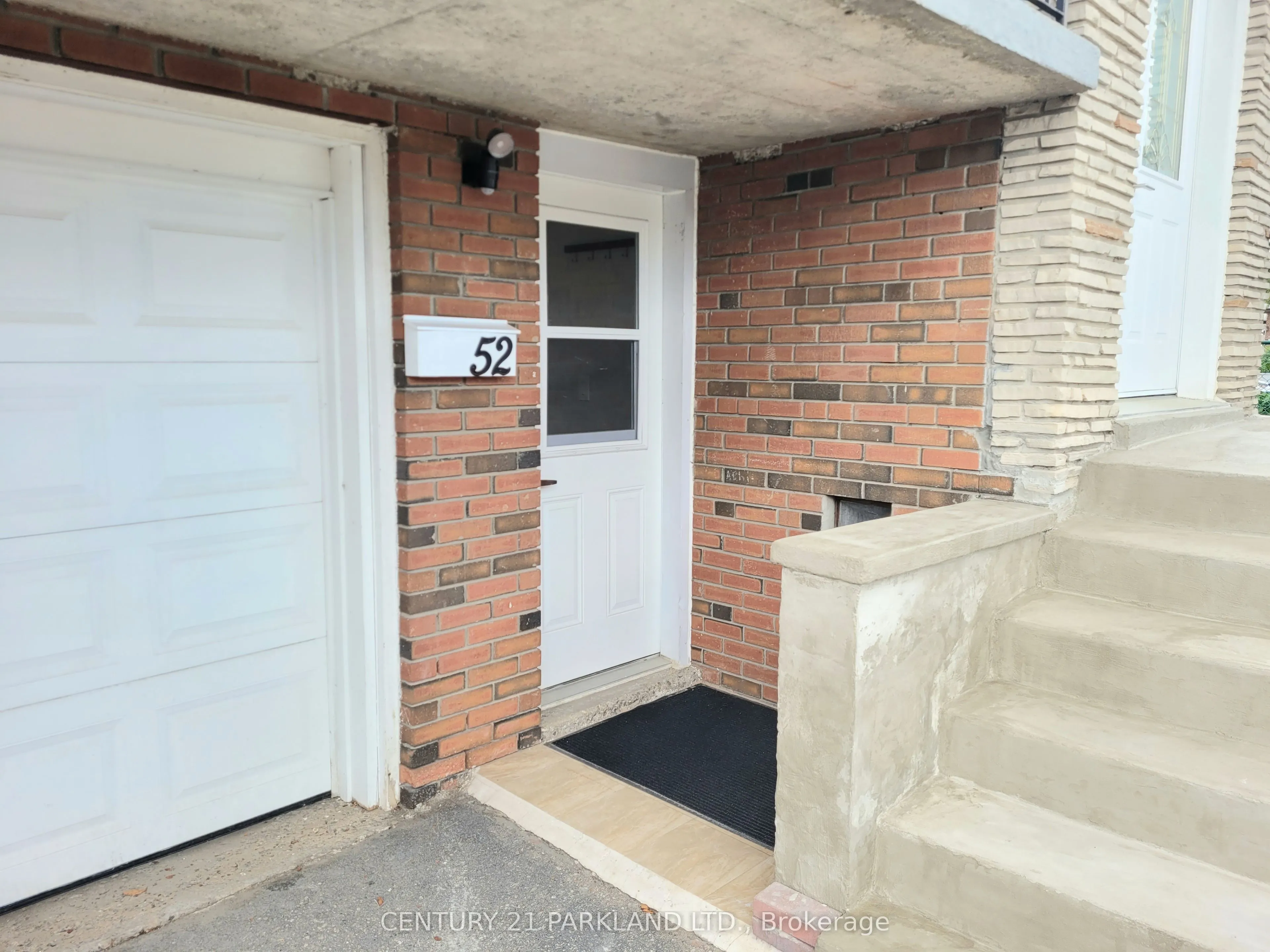 52 Franel Crescent