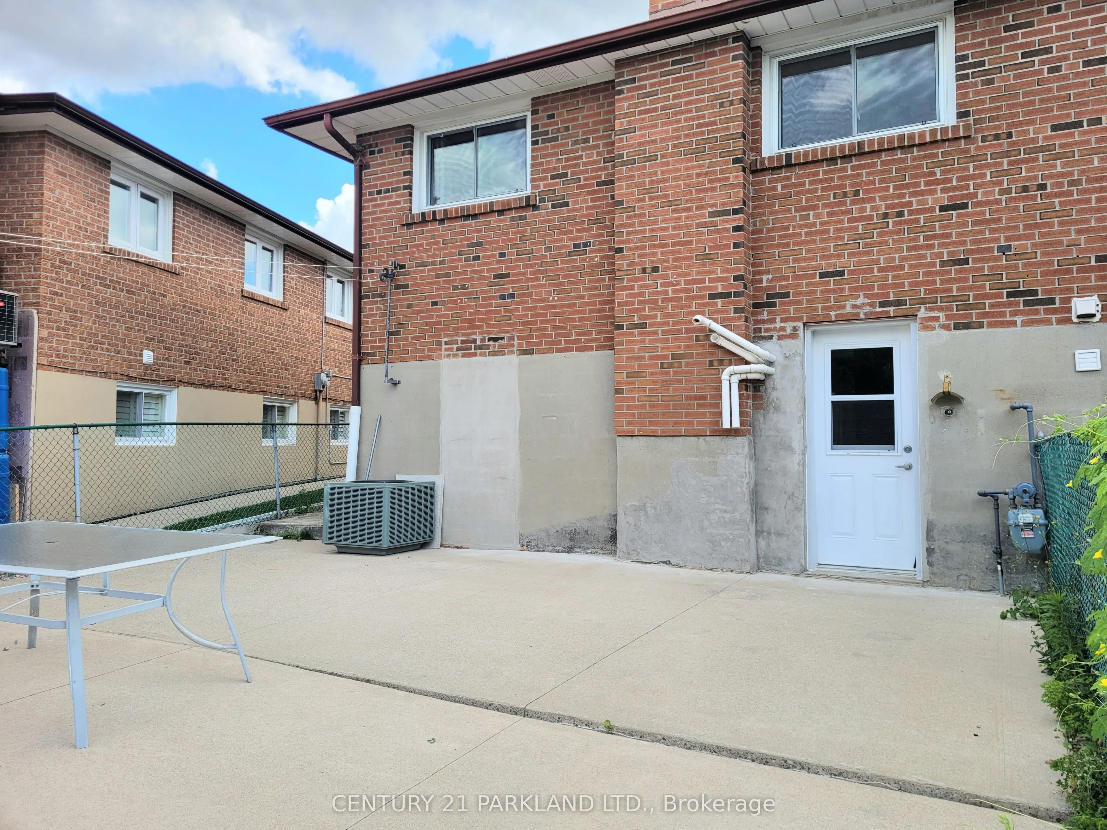 52 Franel Crescent
