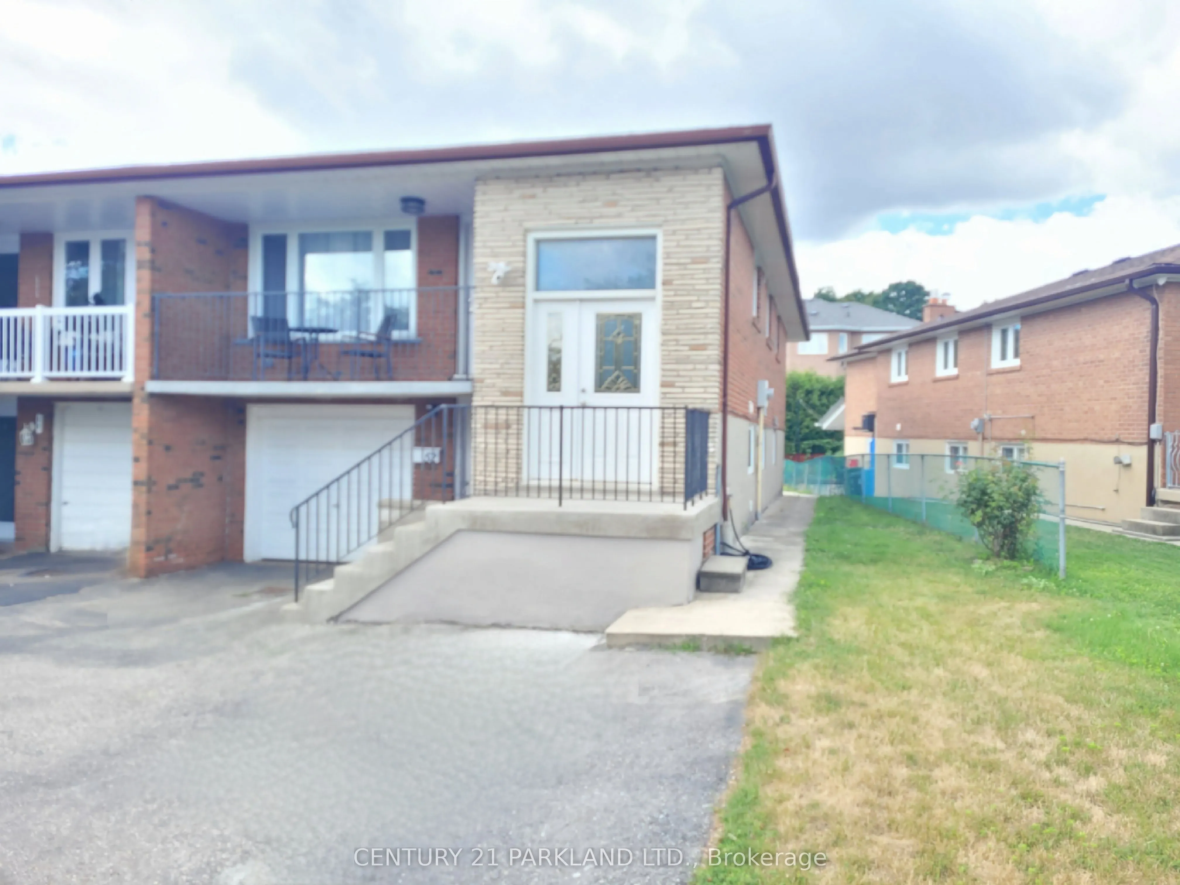 52 Franel Crescent