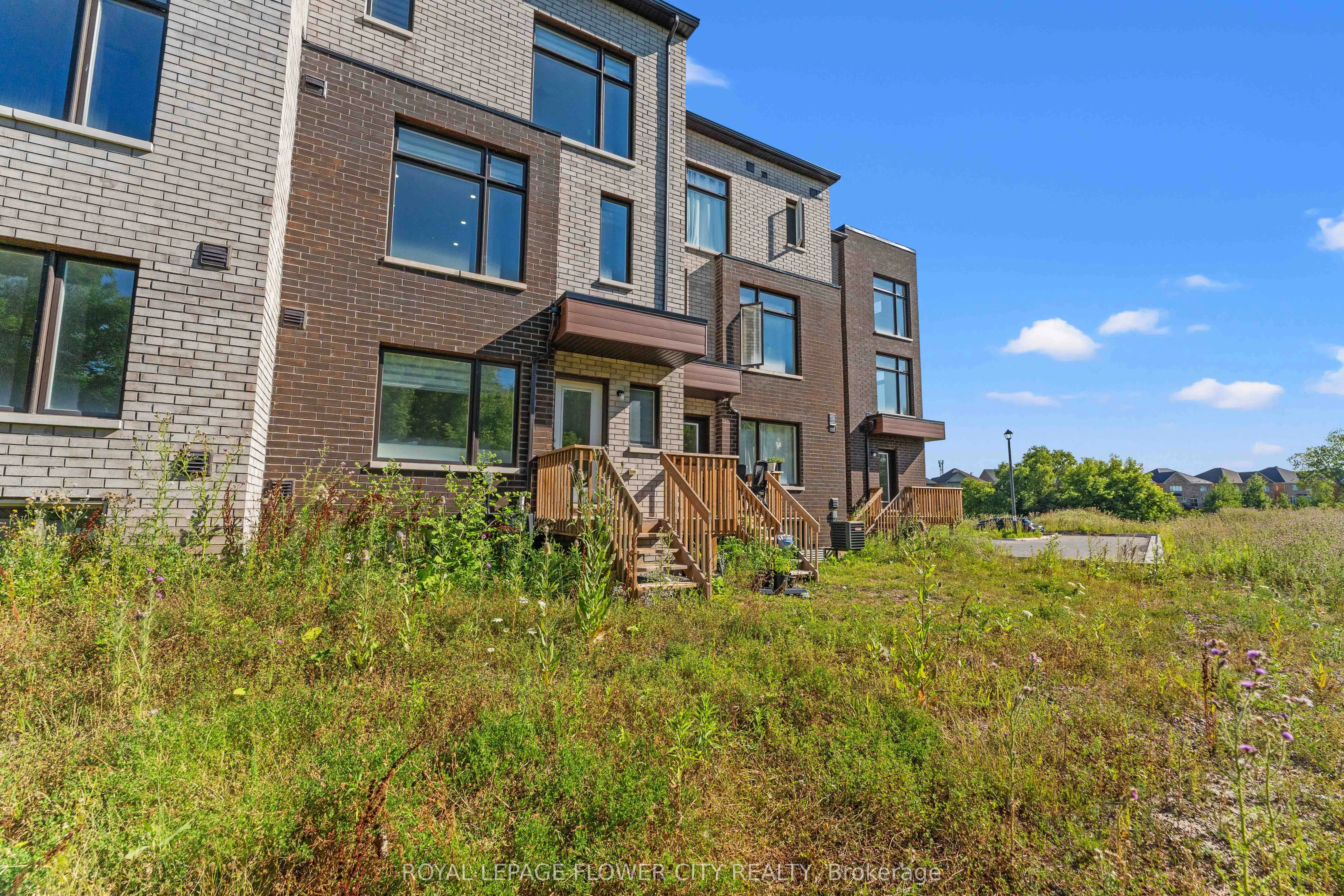 38 Queenpost Drive