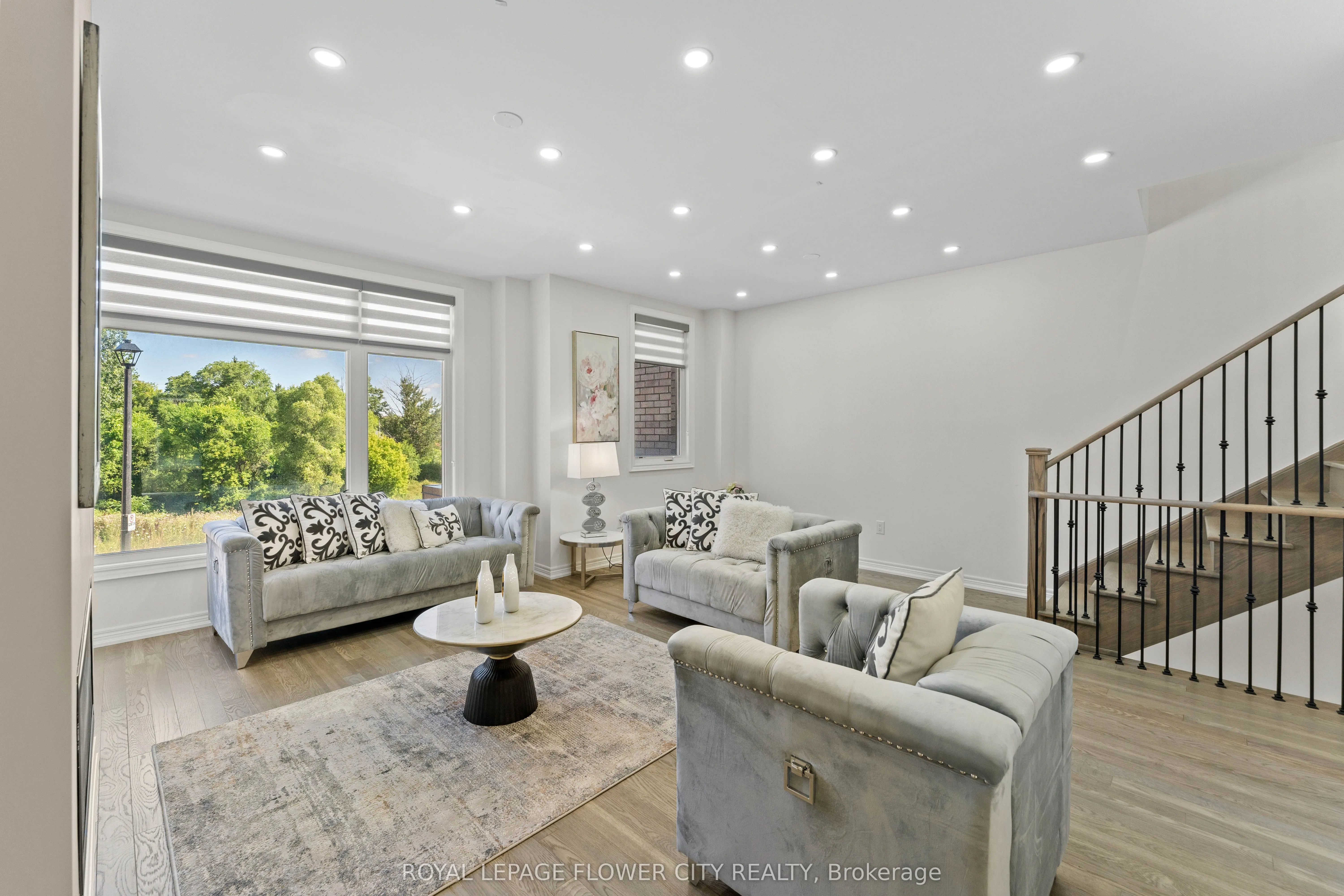 38 Queenpost Drive