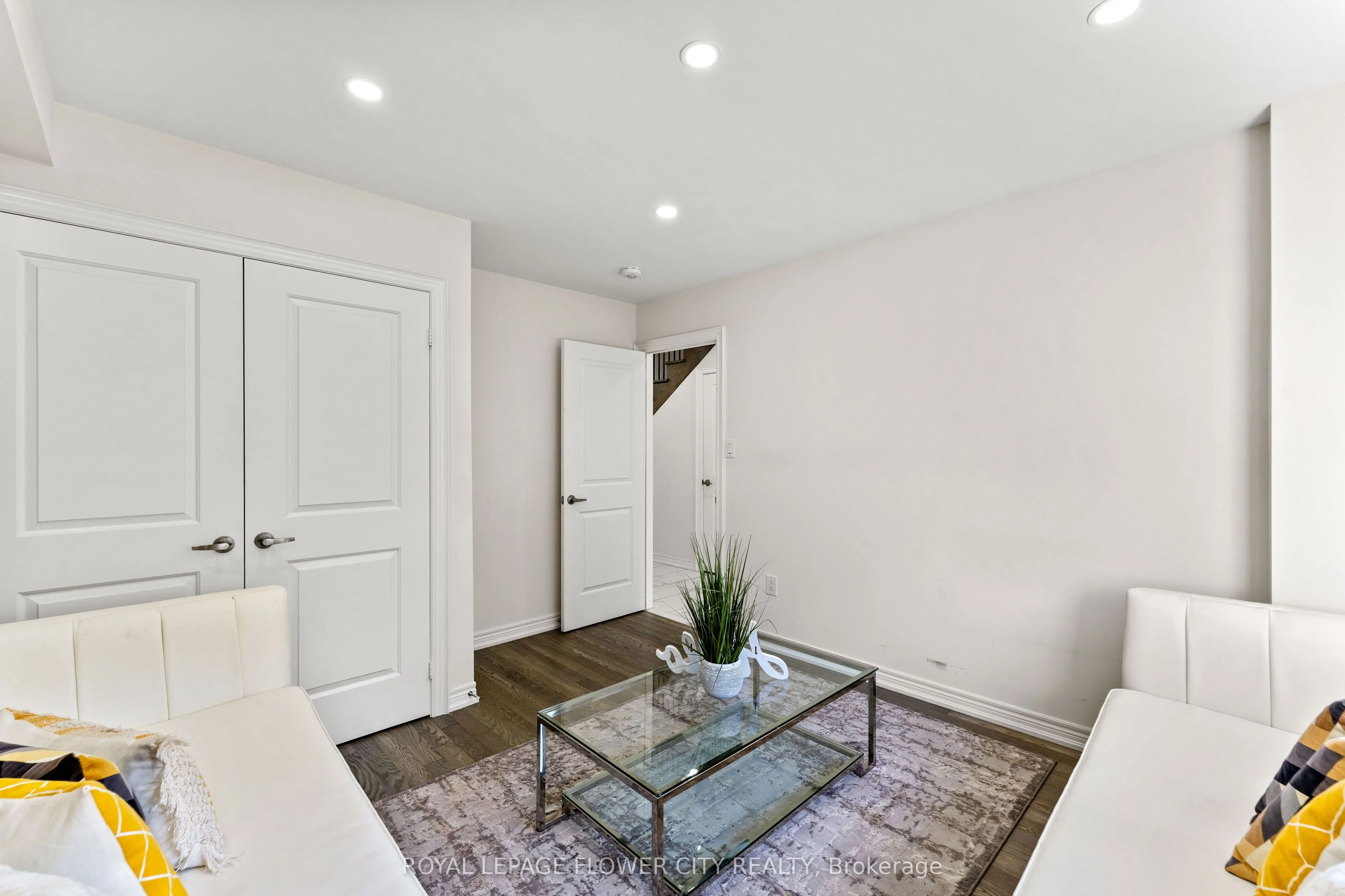 38 Queenpost Drive