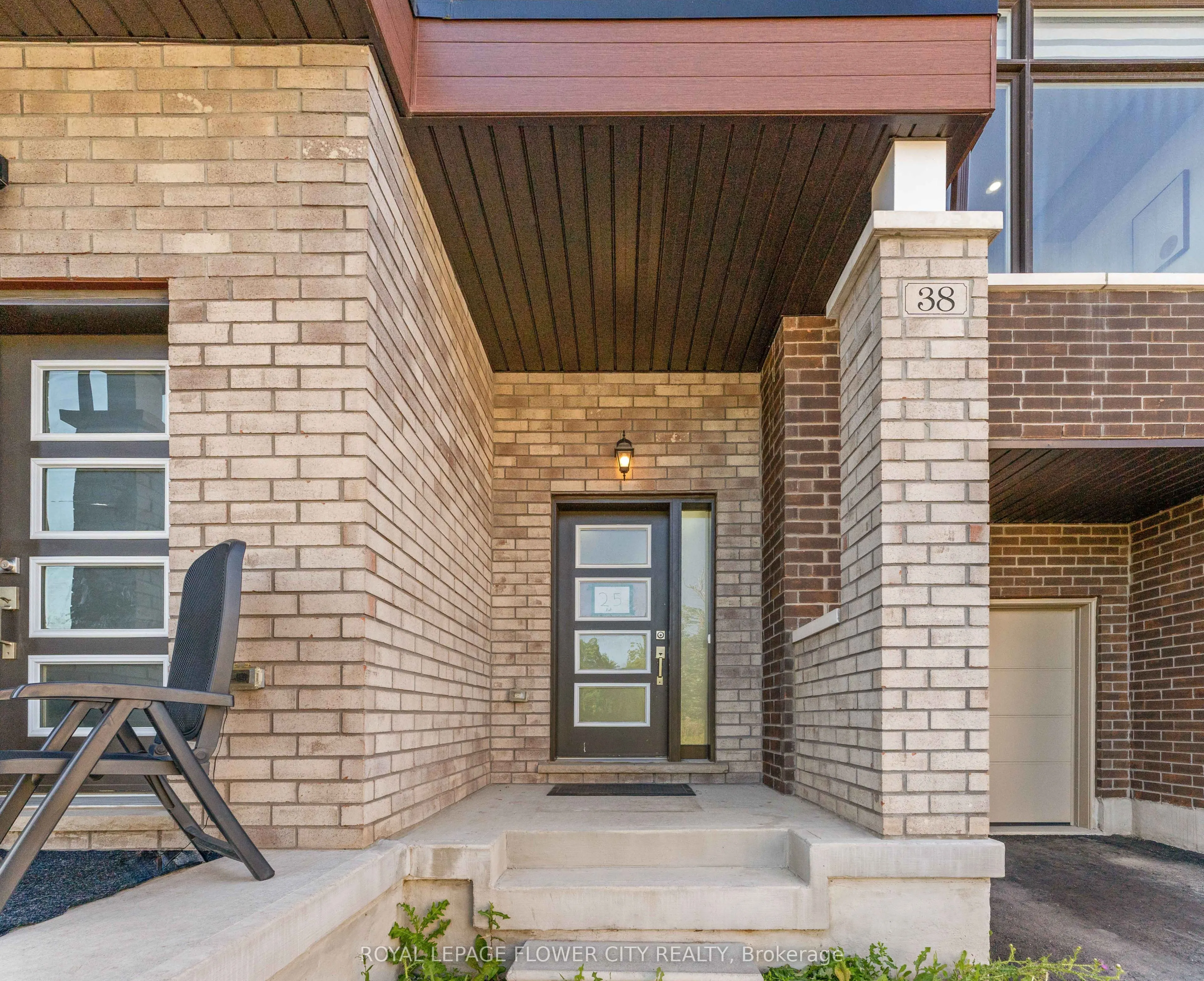 38 Queenpost Drive