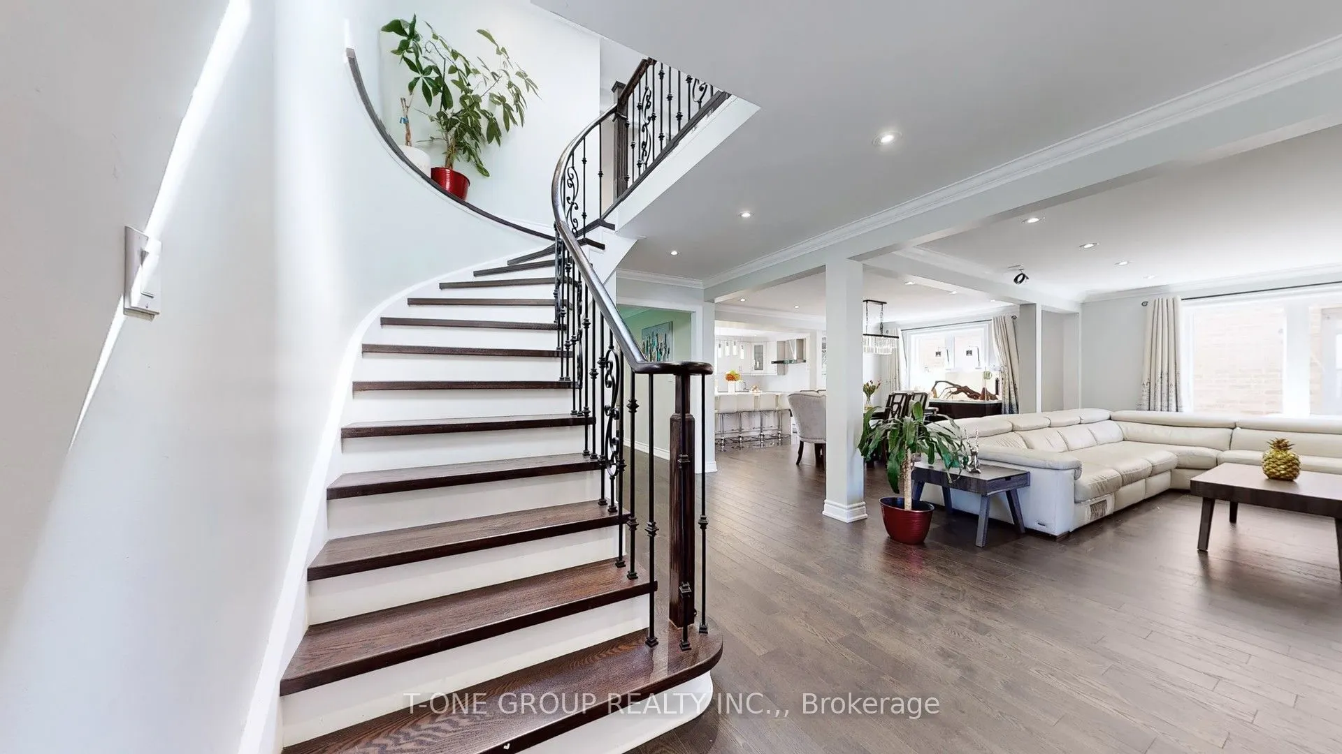 224 Kingsbridge Garden Circle