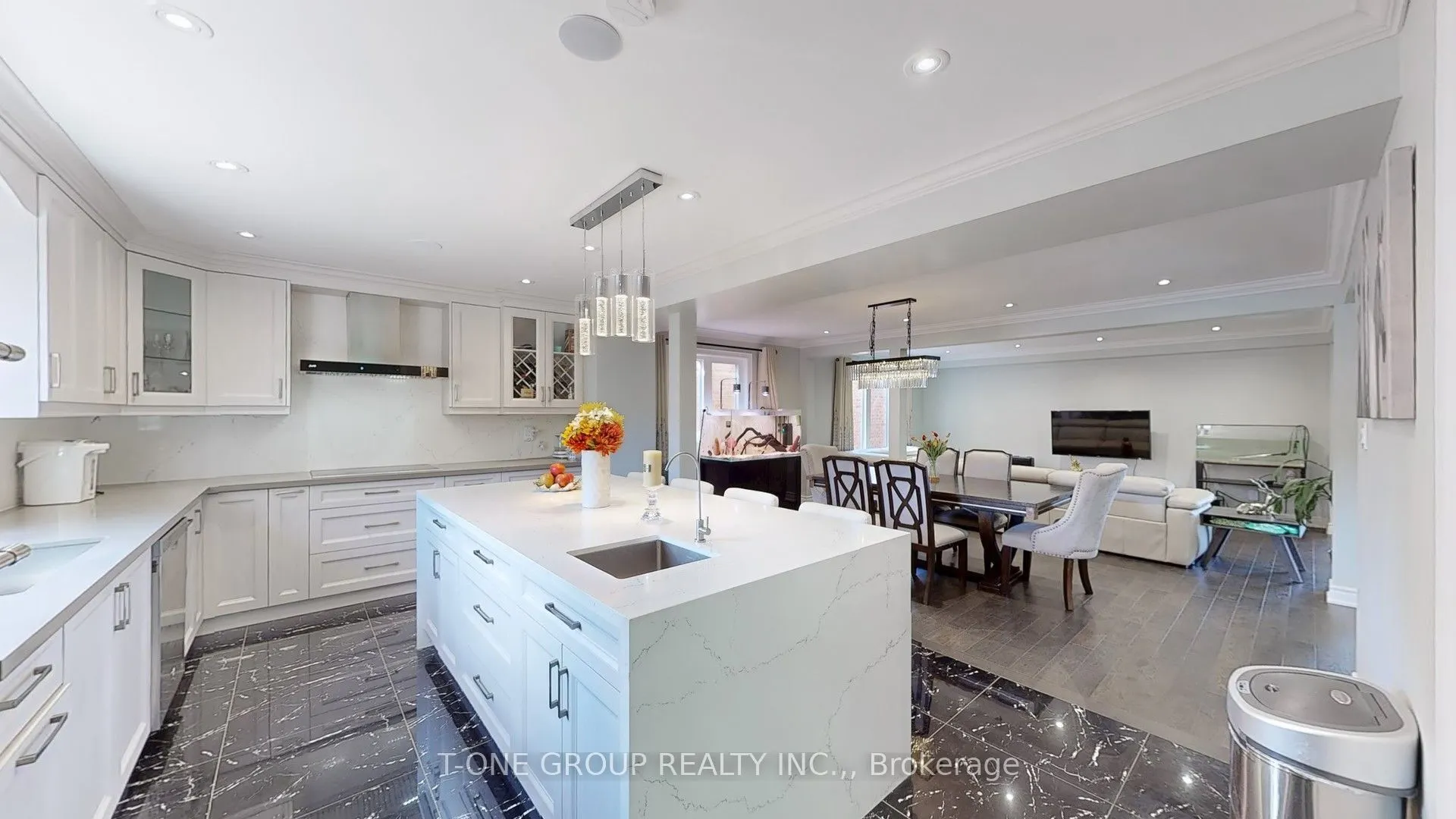 224 Kingsbridge Garden Circle