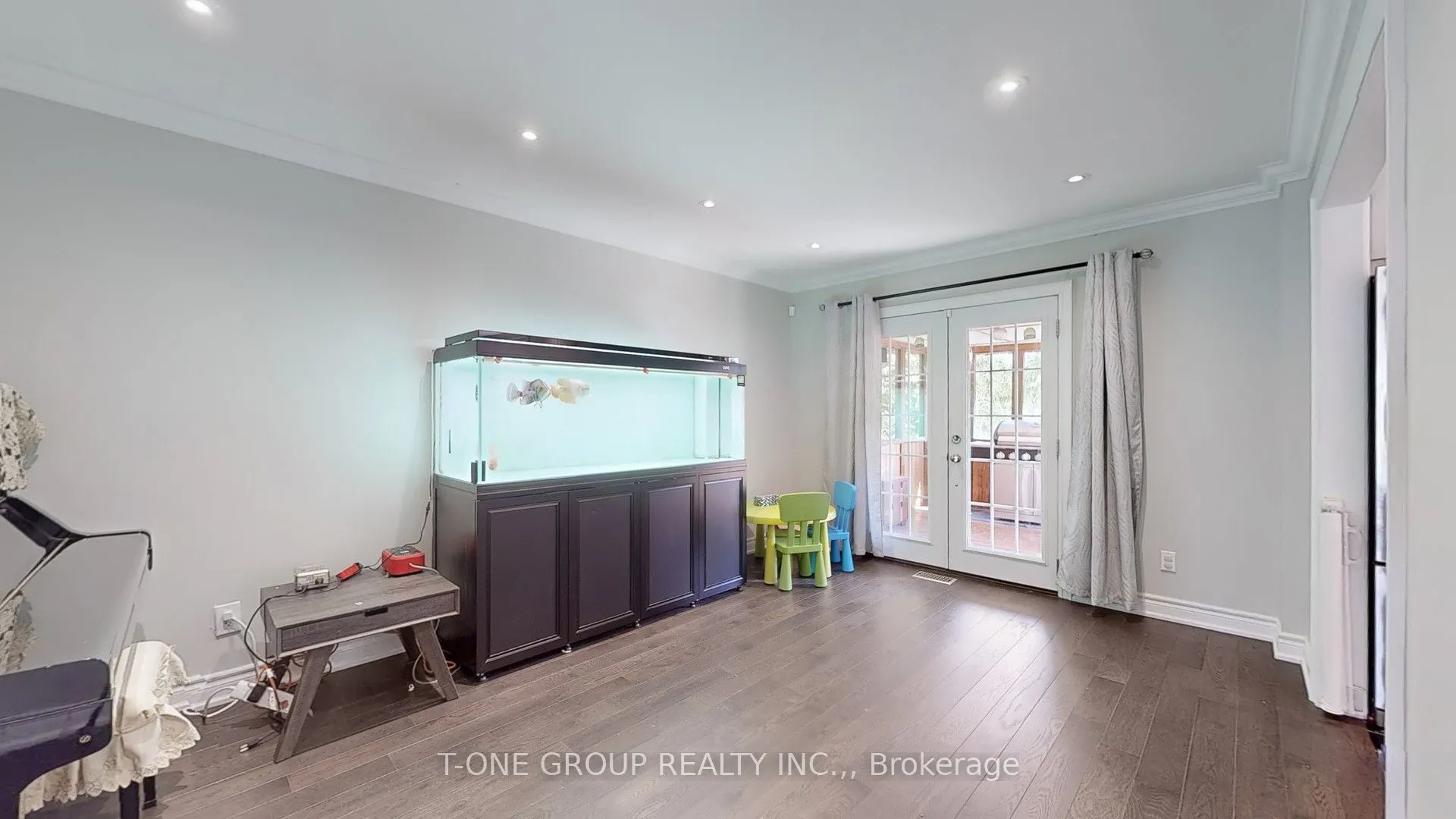 224 Kingsbridge Garden Circle