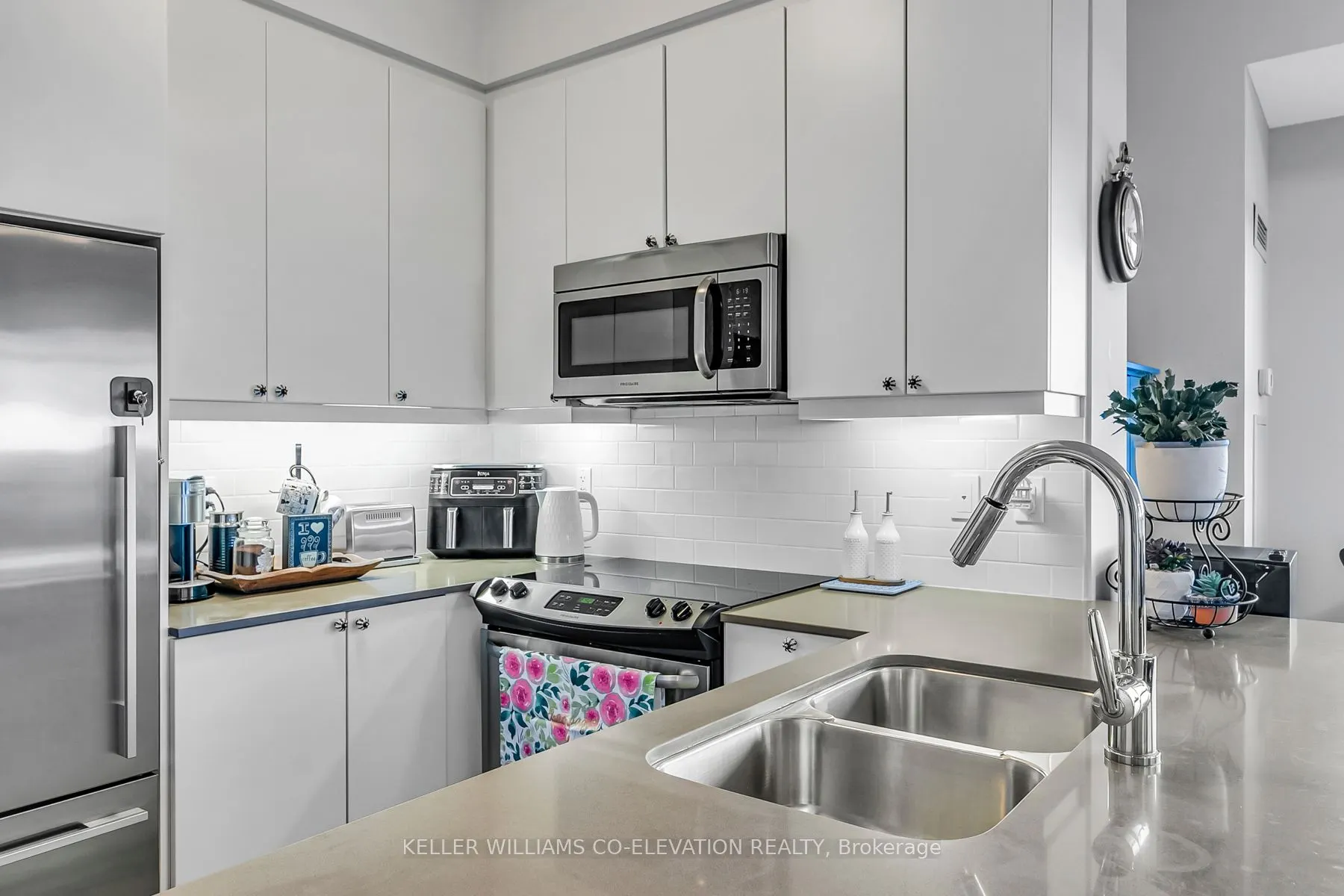 25 Fontenay Court, #1104