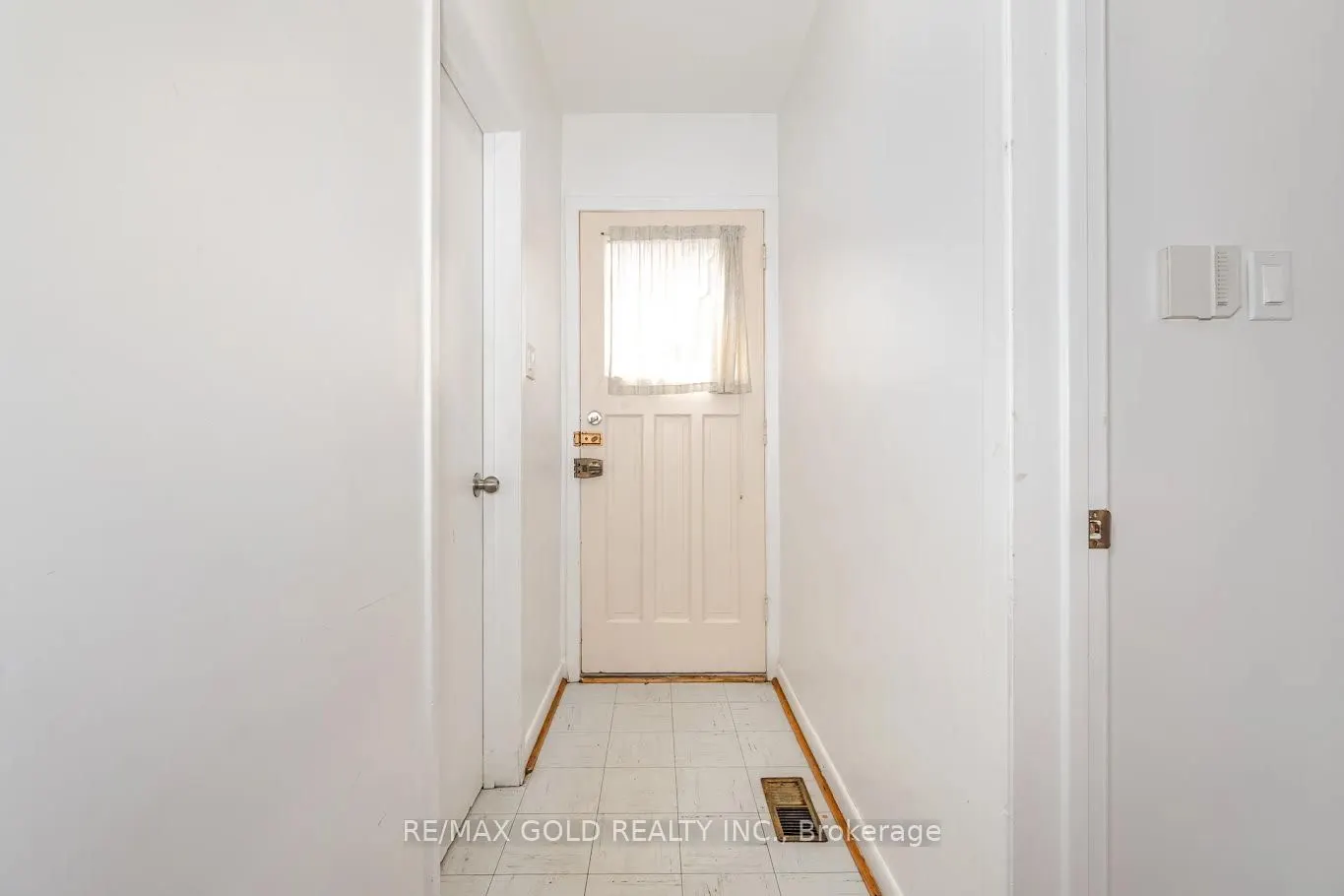 142 Wareside Road, #Lower