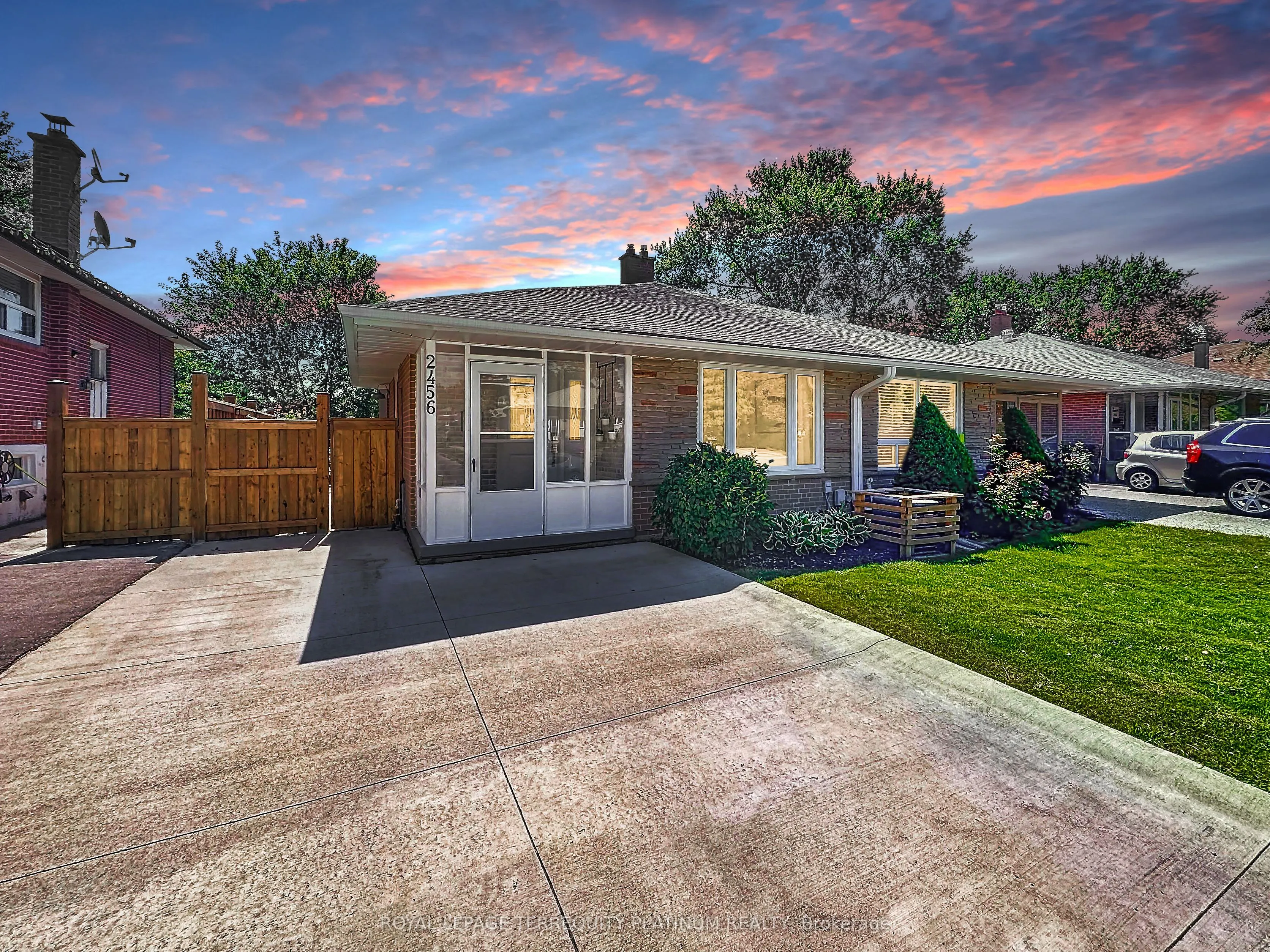2456 Padstow Crescent