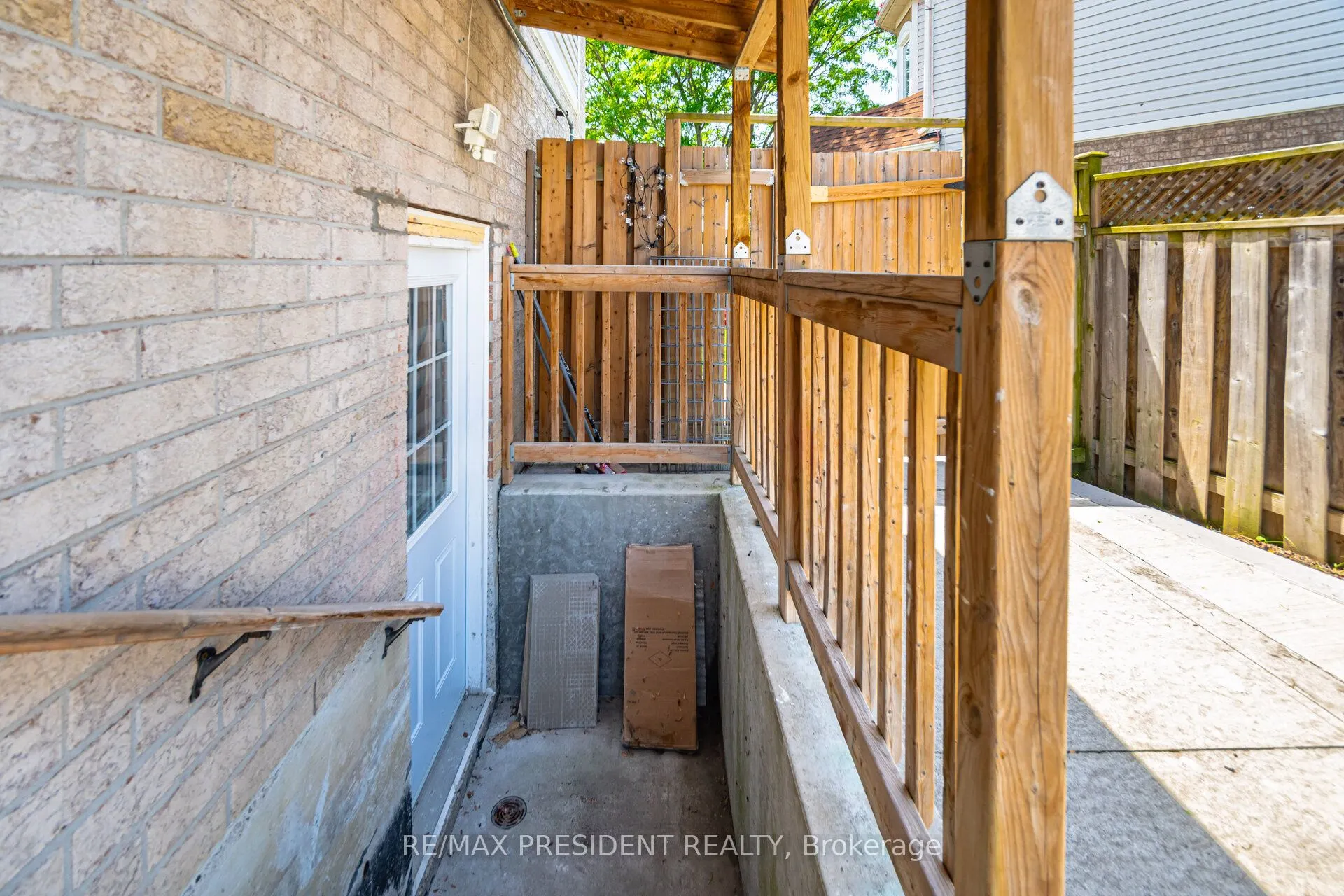 58 Frontenac Crescent