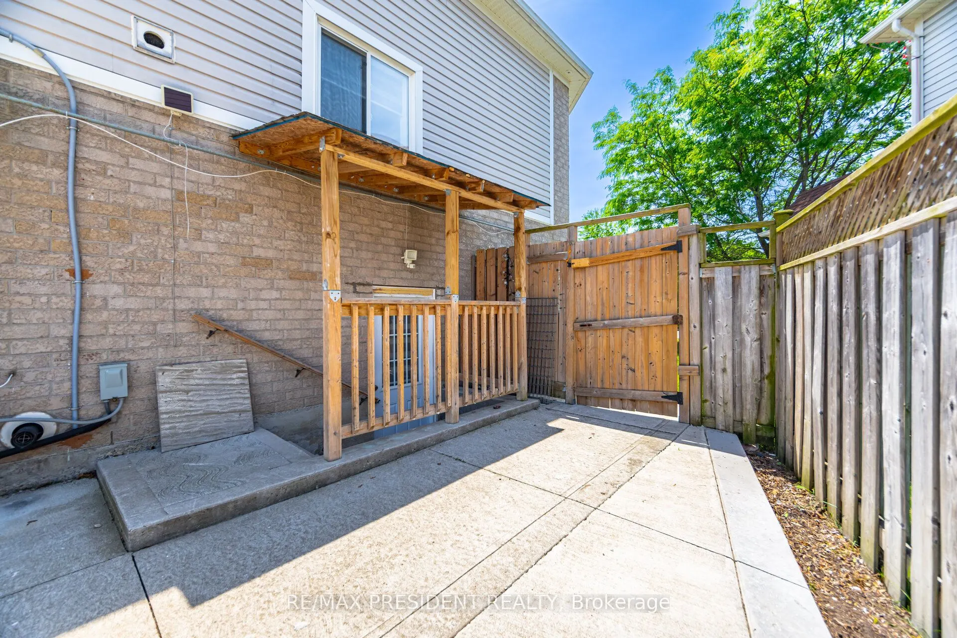 58 Frontenac Crescent
