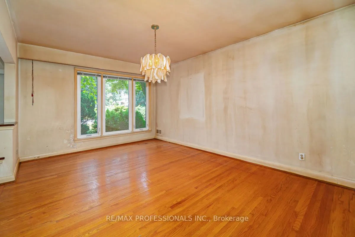 8 Chantilly Gardens