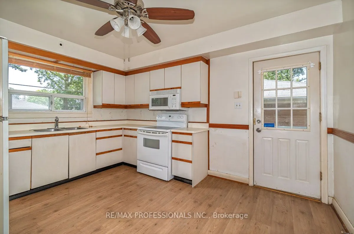 8 Chantilly Gardens