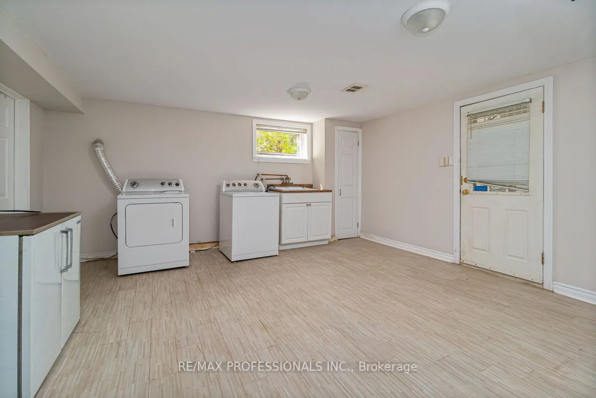8 Chantilly Gardens