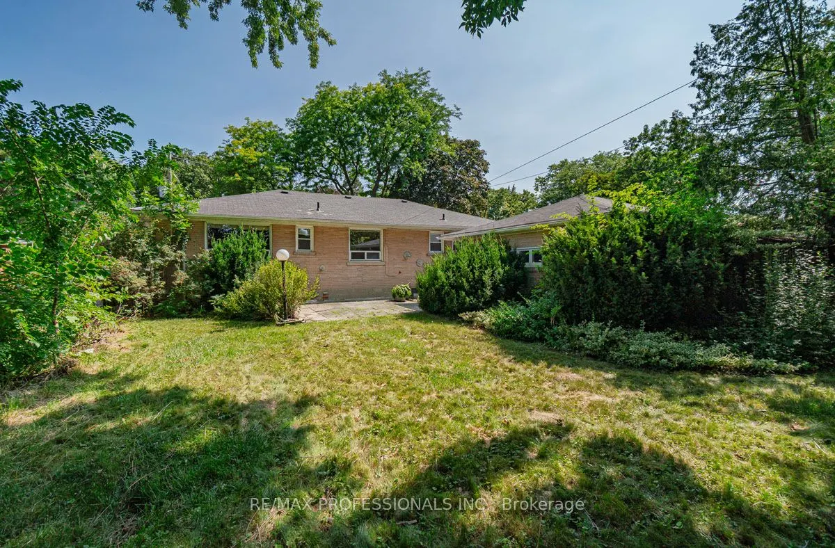 8 Chantilly Gardens