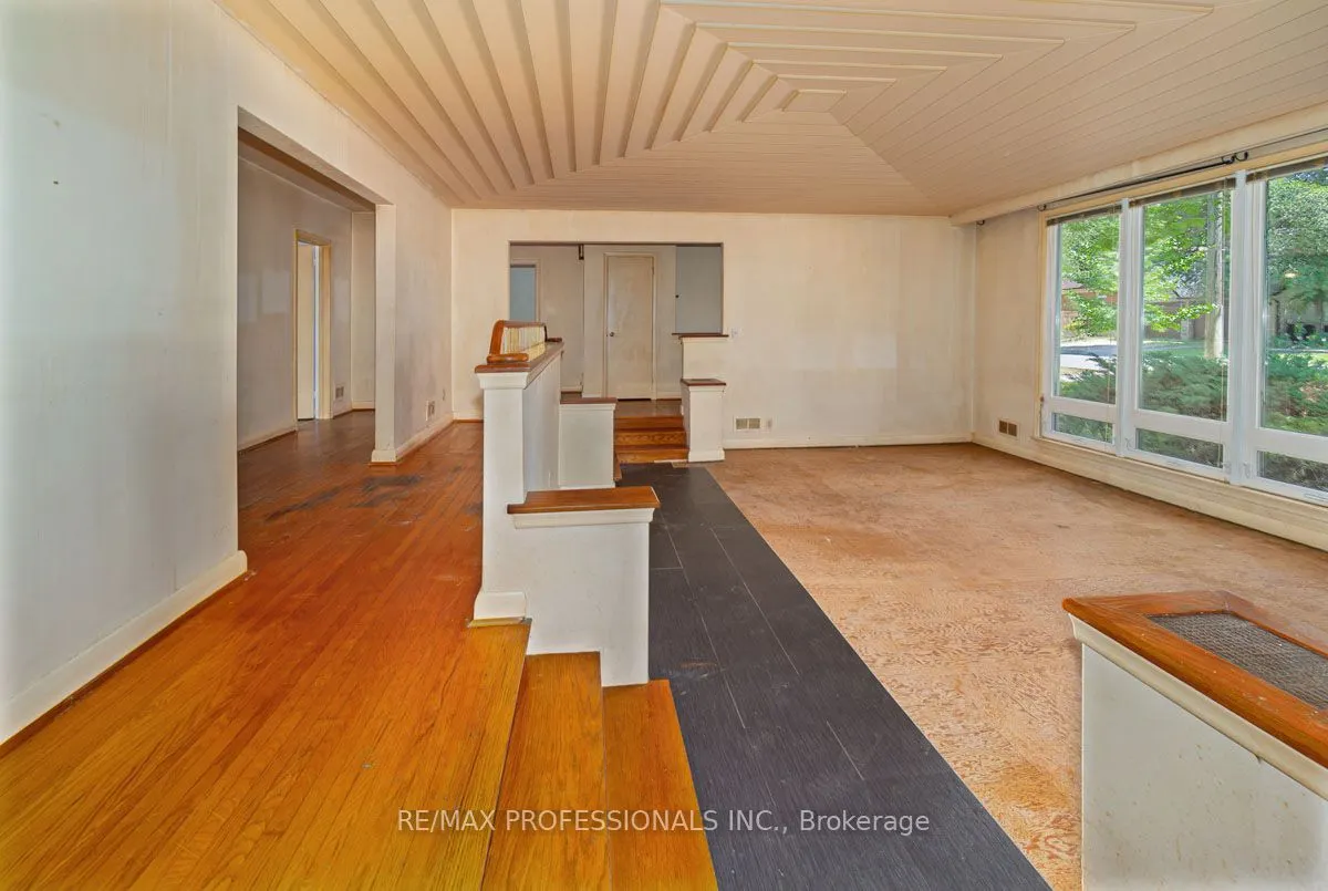 8 Chantilly Gardens