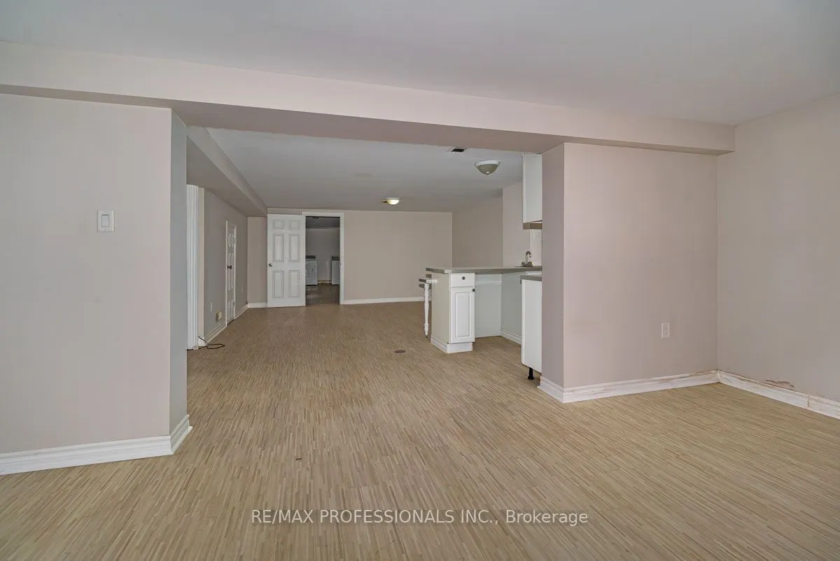 8 Chantilly Gardens