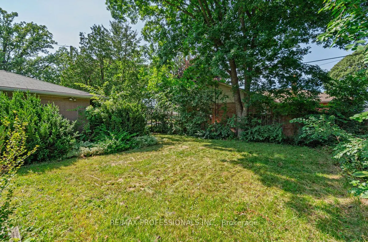 8 Chantilly Gardens