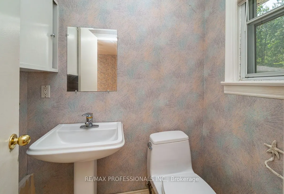 8 Chantilly Gardens