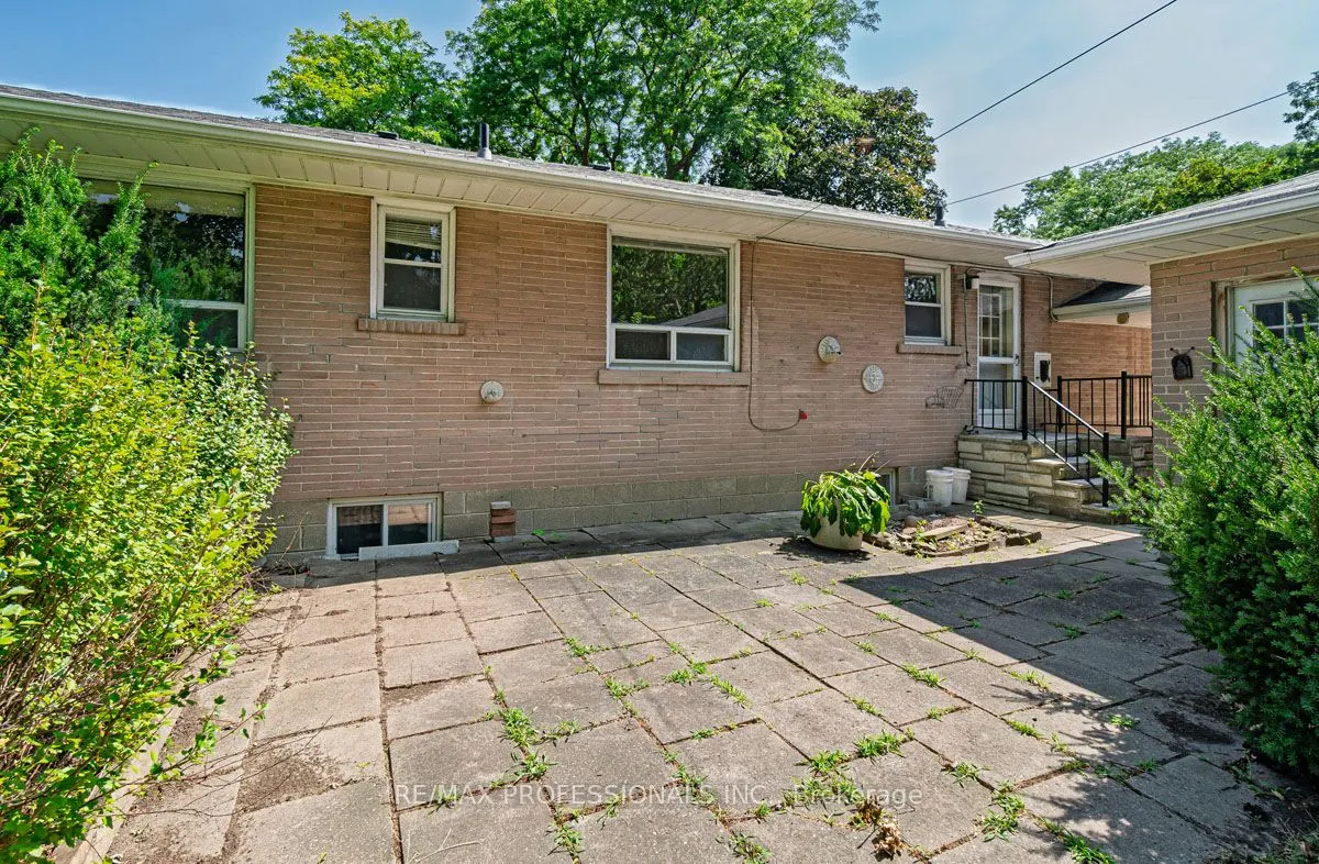 8 Chantilly Gardens