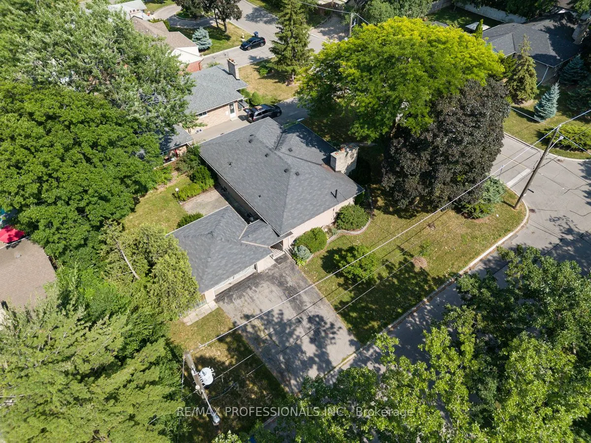8 Chantilly Gardens