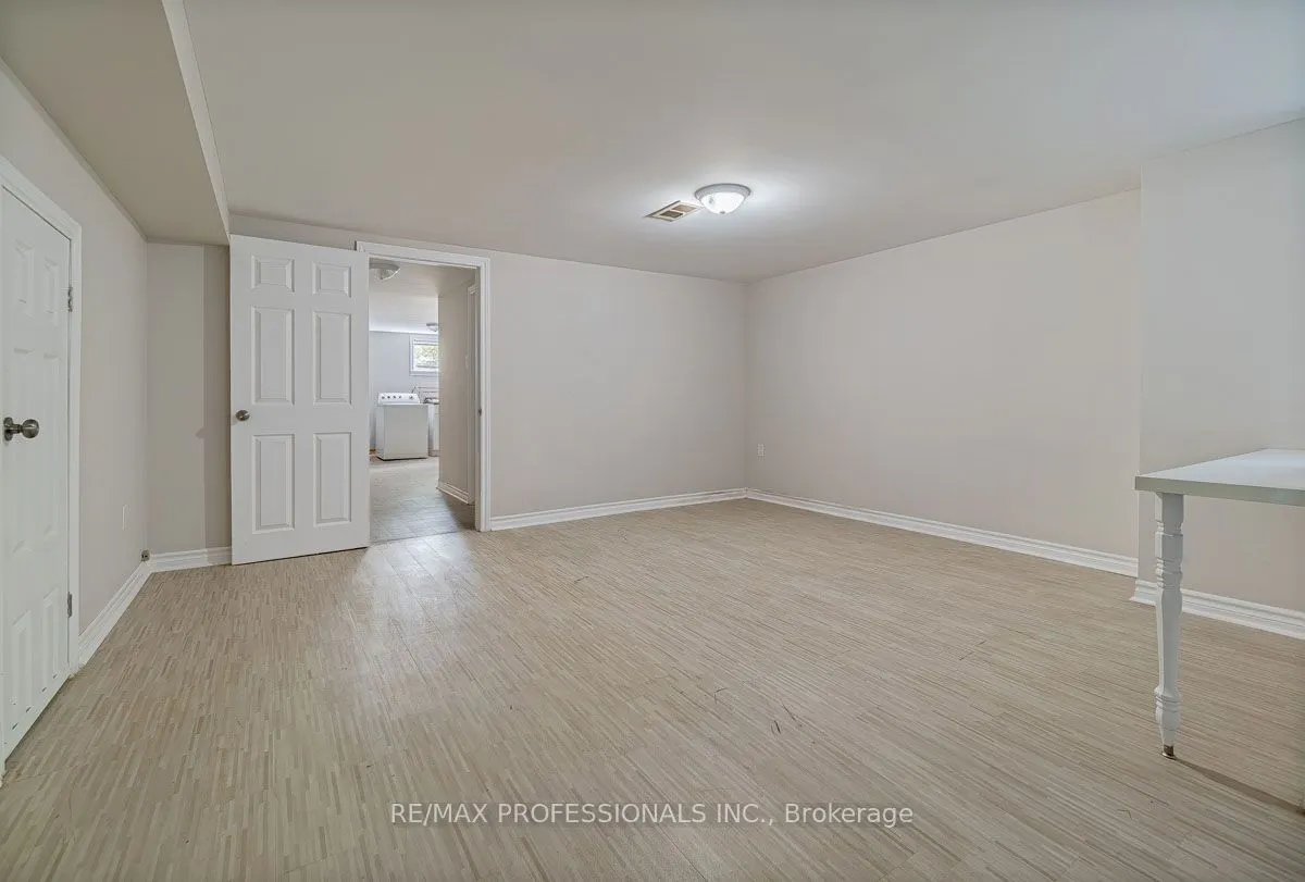 8 Chantilly Gardens