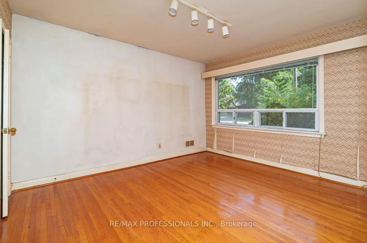 8 Chantilly Gardens
