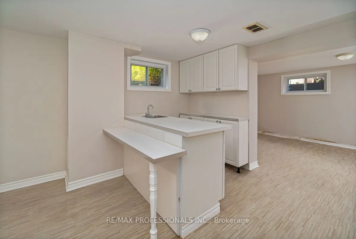 8 Chantilly Gardens