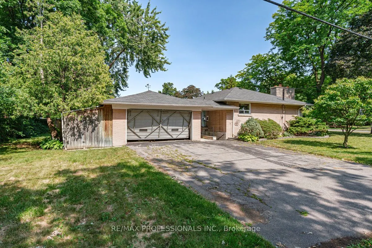 8 Chantilly Gardens