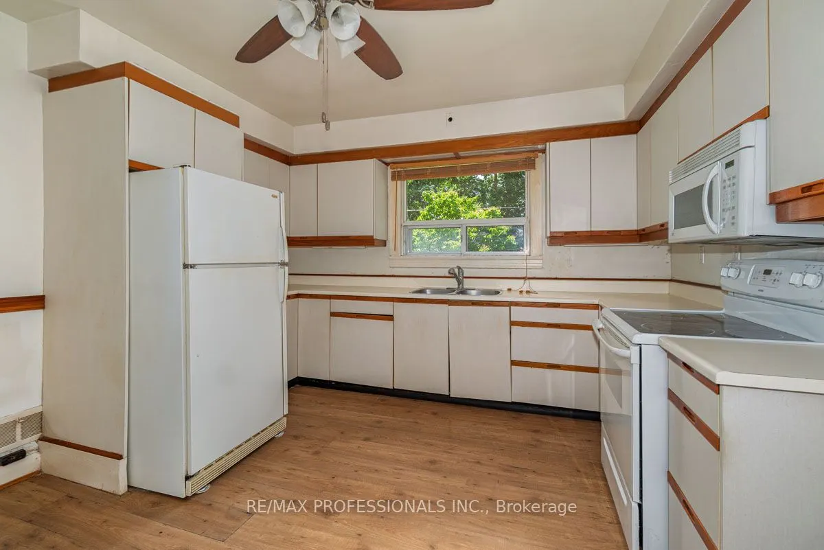 8 Chantilly Gardens