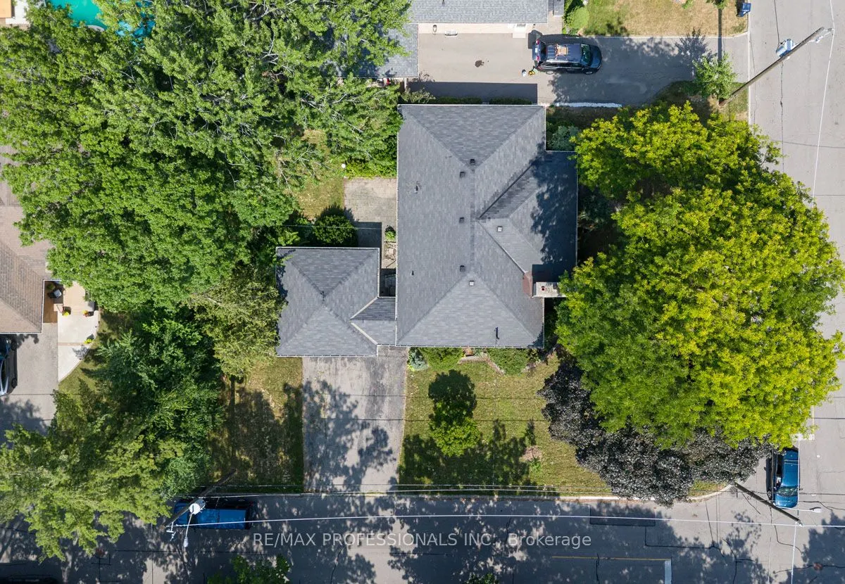 8 Chantilly Gardens