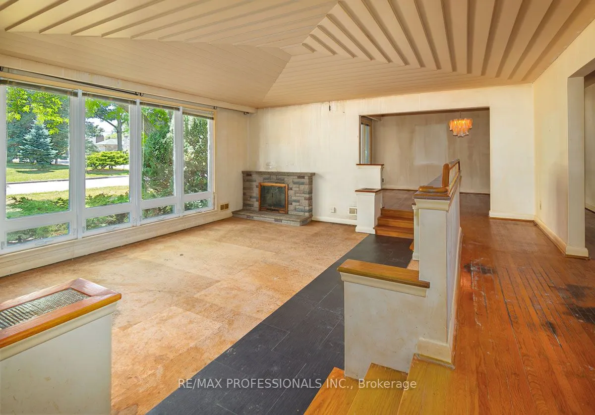 8 Chantilly Gardens