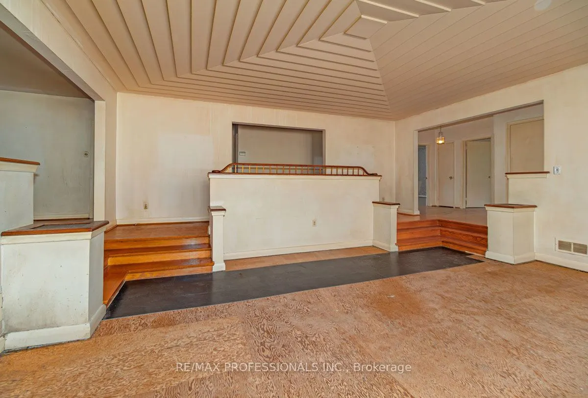 8 Chantilly Gardens