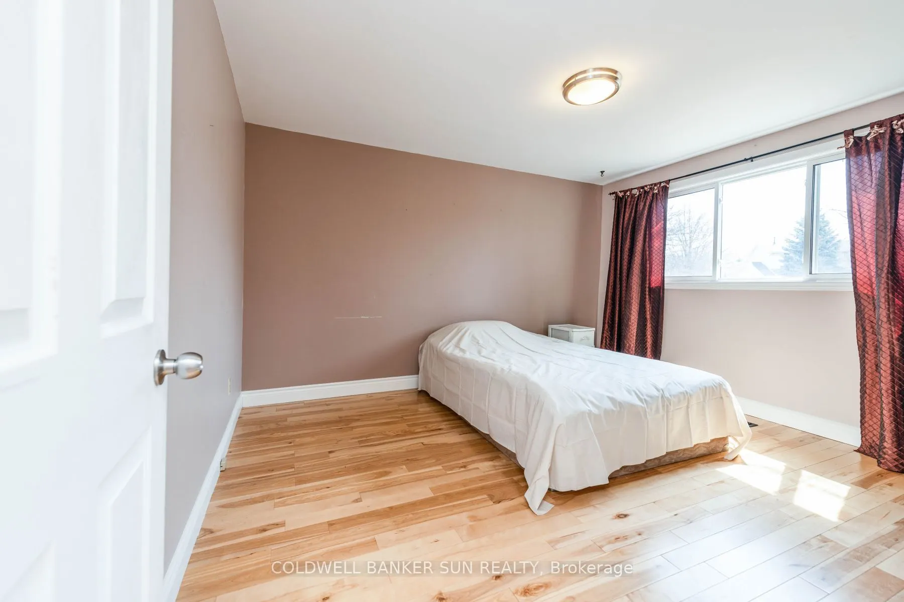 2483 Yarmouth Crescent